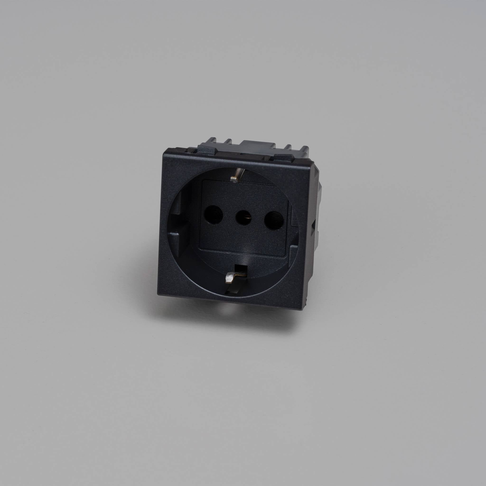 ITALIAN SOCKET MODULE / TYPE F + L / 45 MM