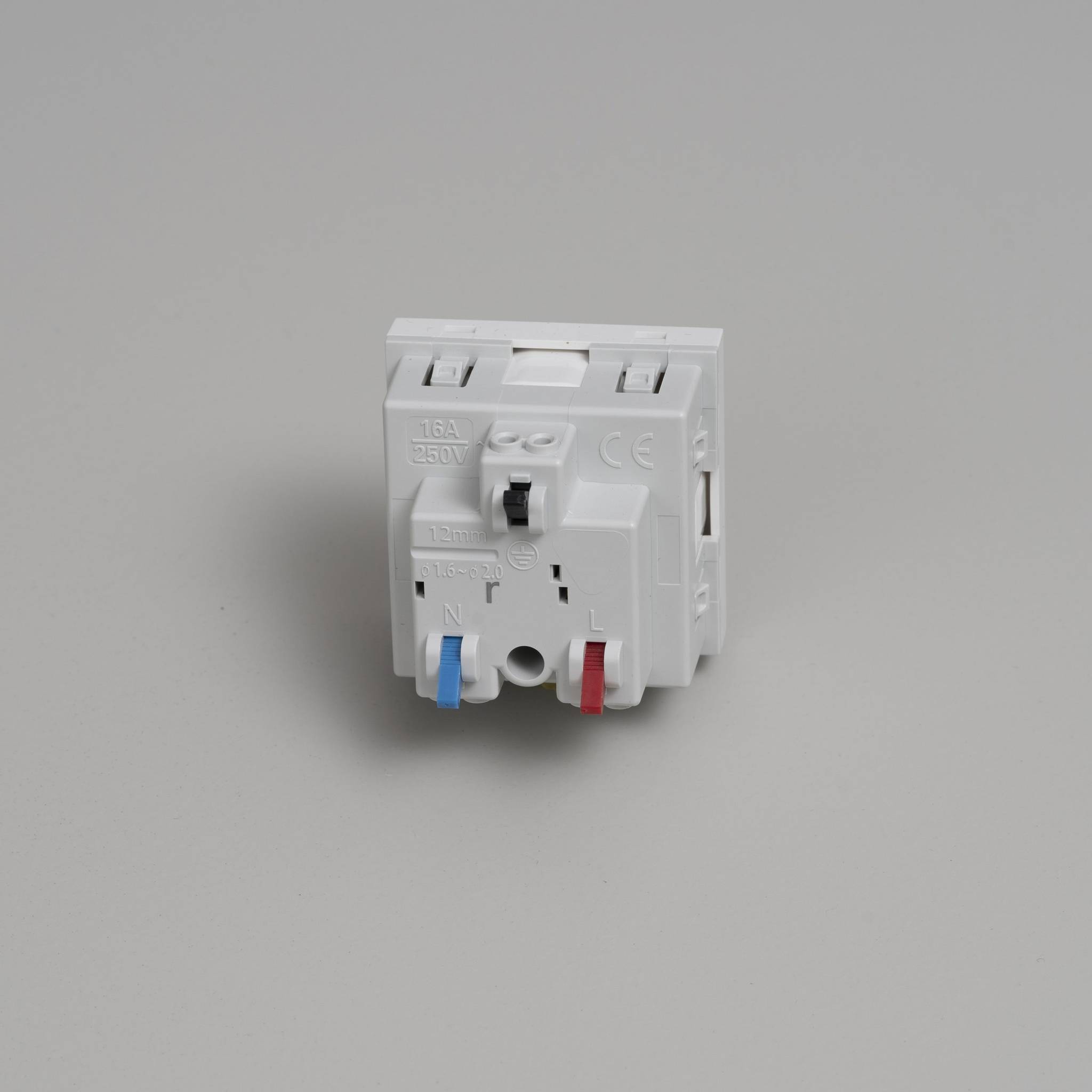 FRENCH BELGIAN SOCKET MODULE / TYPE E / 45 MM