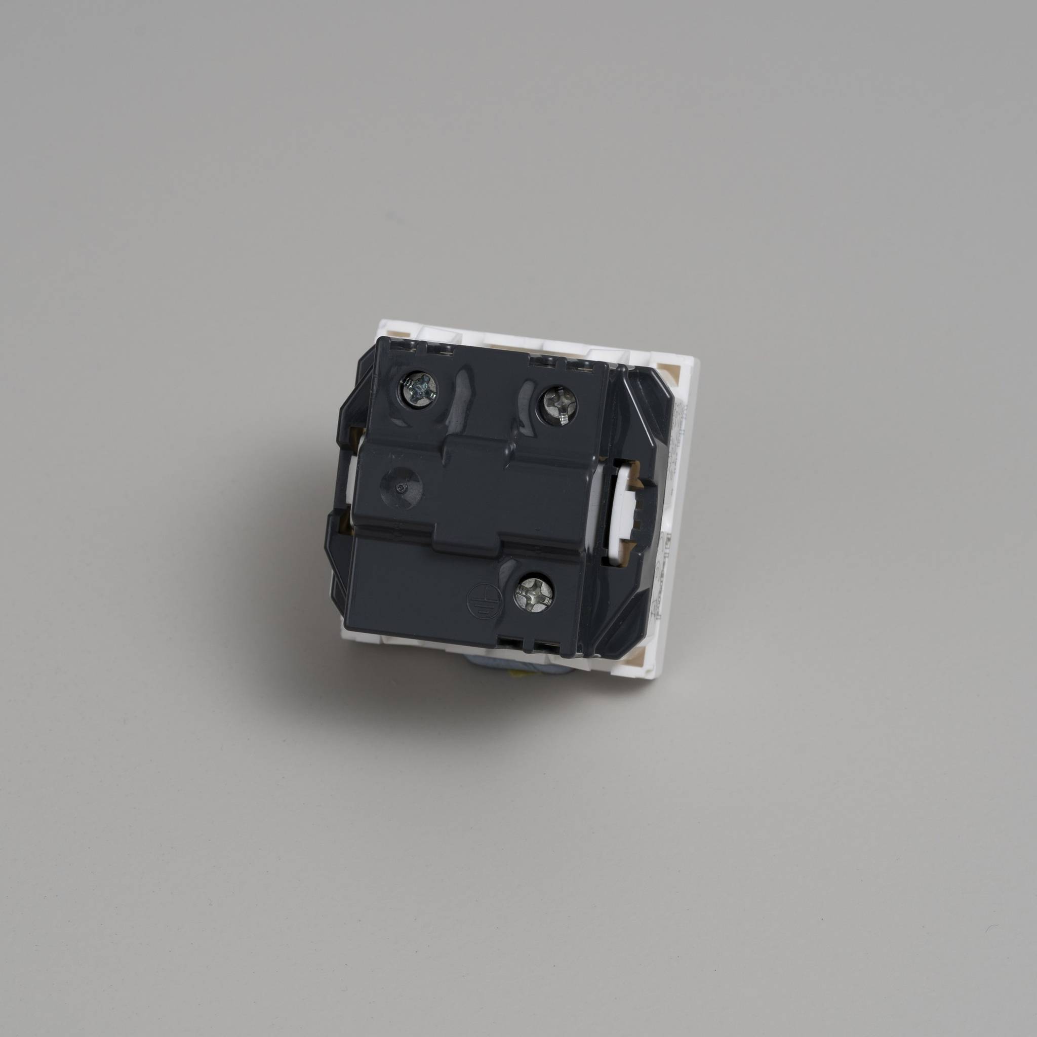 ITALIAN SOCKET MODULE / TYPE F + L / 45 MM