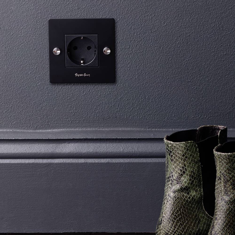 1G SOCKET / SCHUKO TYPE F / CROSS / WITH LOGO