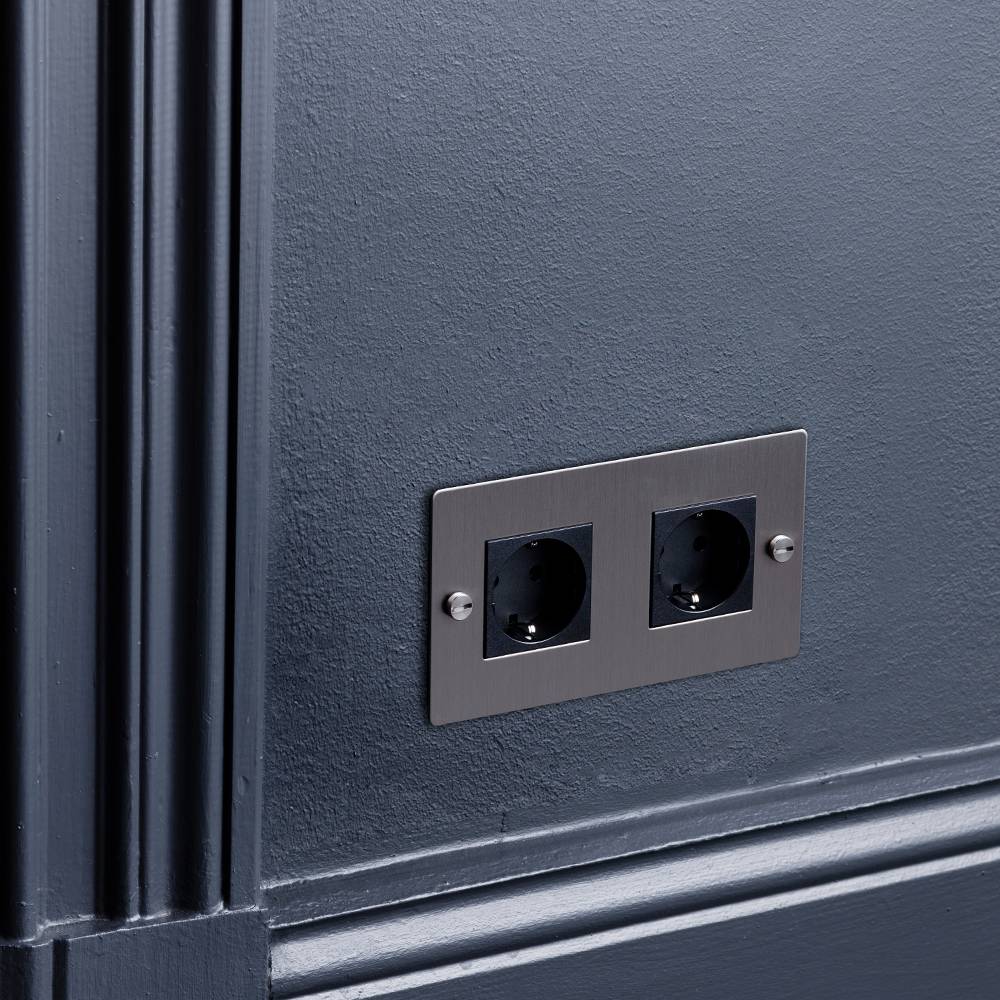 2G SOCKET / SCHUKO TYPE F / WITHOUT LOGO