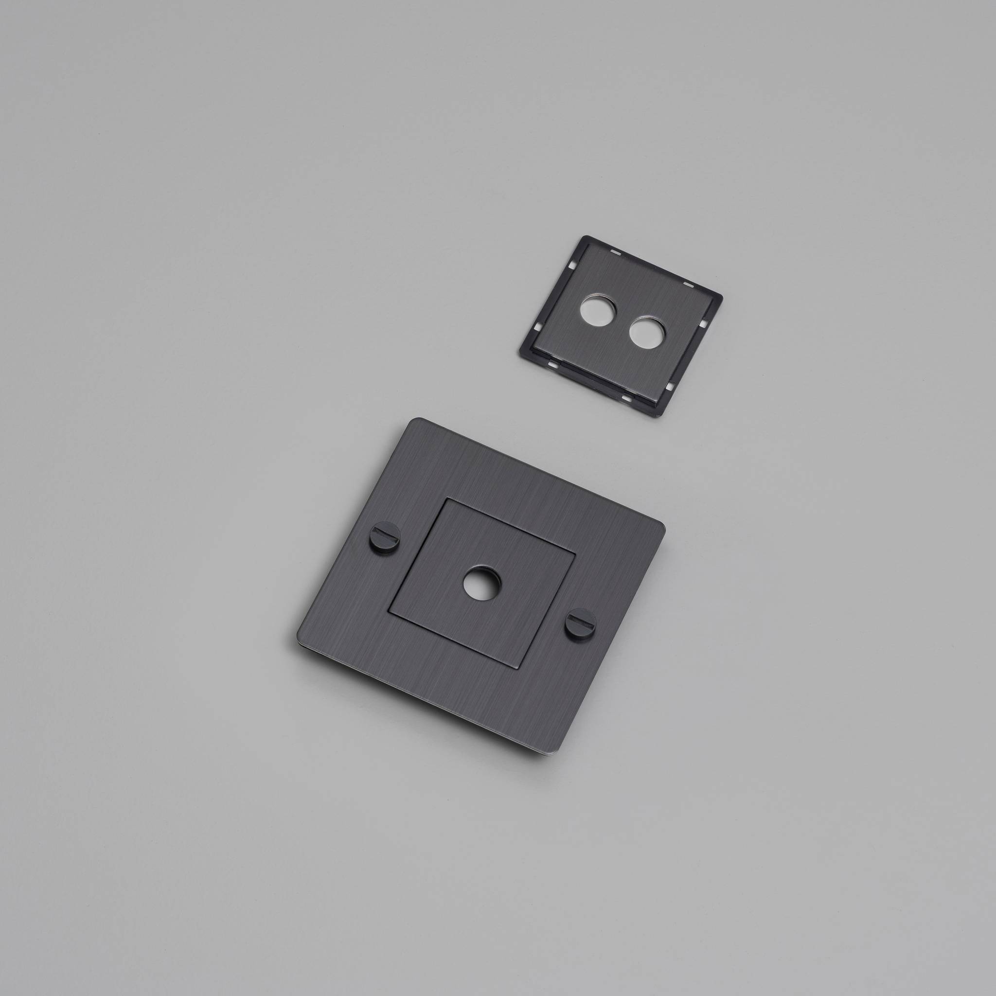 1G WALL PLATE / HORIZONTAL / WITH INFILLS / WITHOUT LOGO