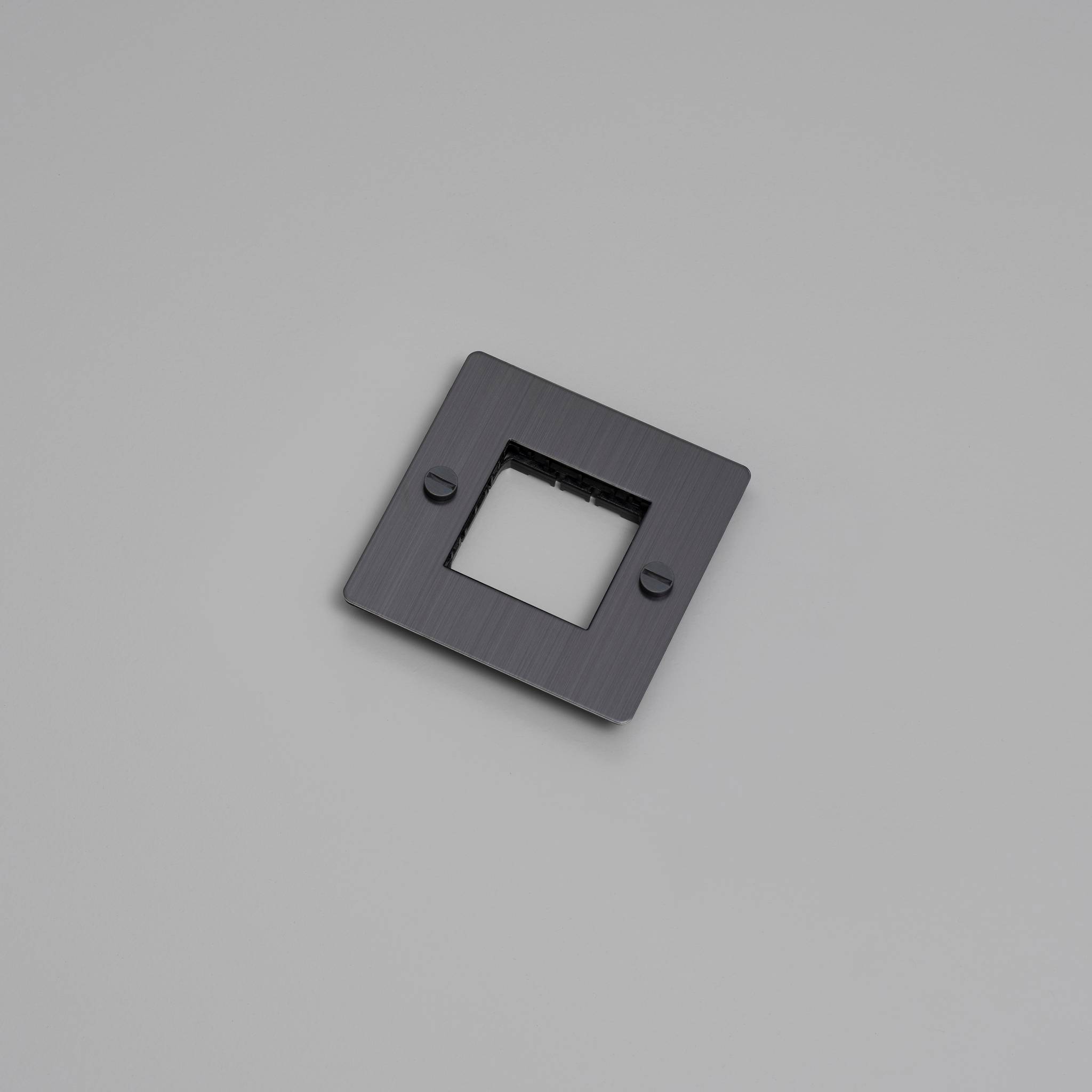 1G WALL PLATE / HORIZONTAL / NO INFILLS / WITHOUT LOGO