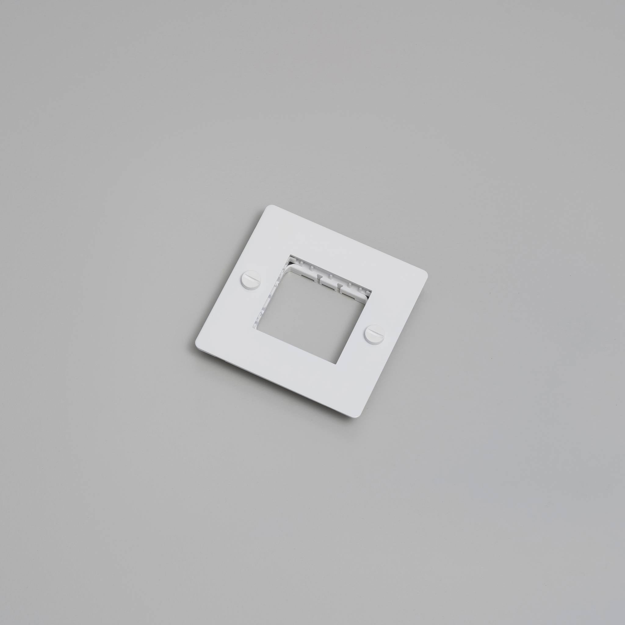 1G WALL PLATE / HORIZONTAL / NO INFILLS / WITHOUT LOGO