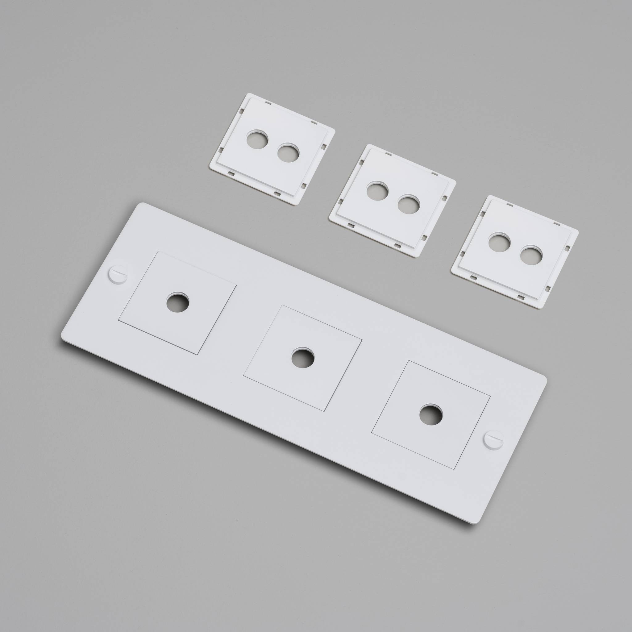 3G WALL PLATE / HORIZONTAL / WITH INFILLS / WITHOUT LOGO