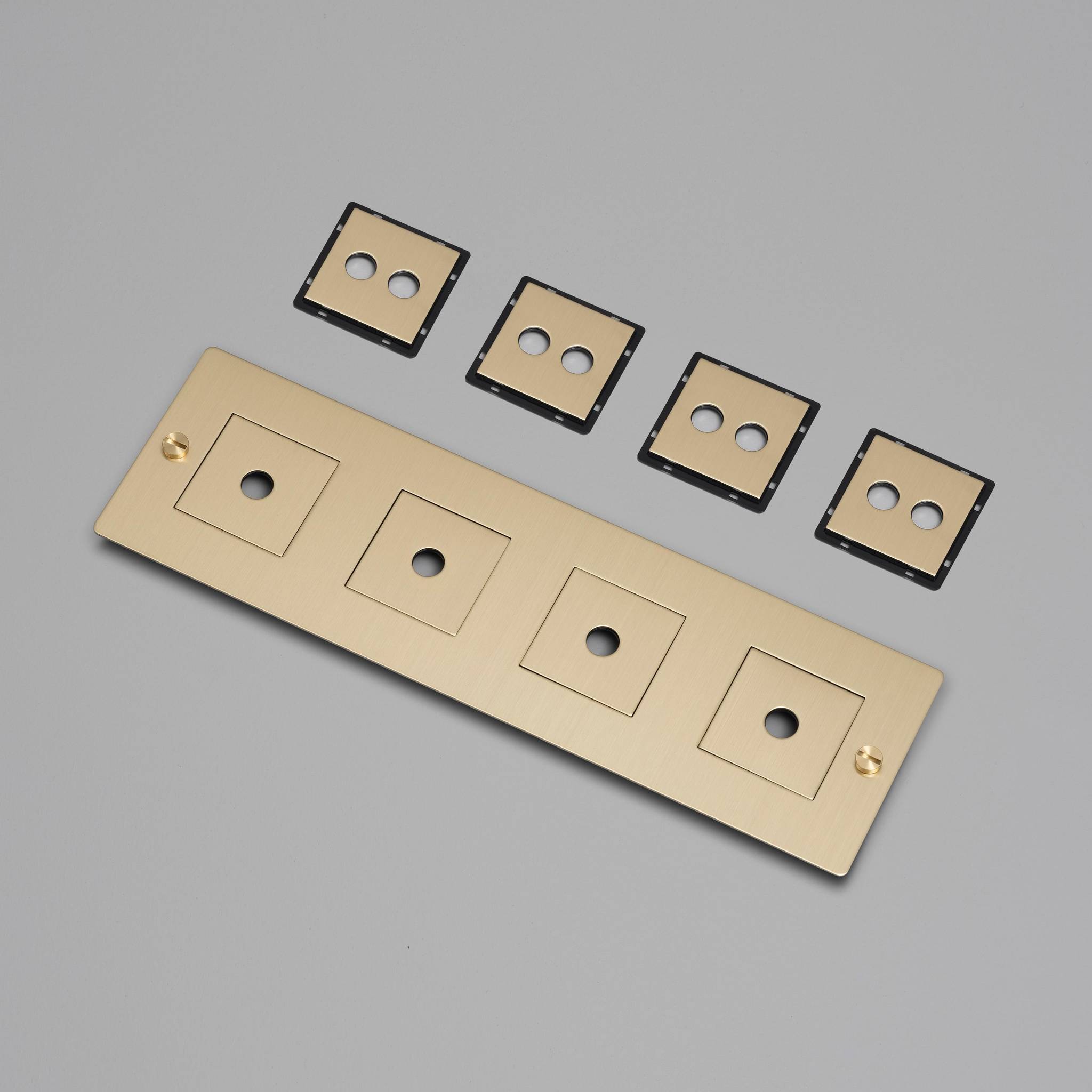 4G WALL PLATE / HORIZONTAL / WITH INFILLS / WITHOUT LOGO
