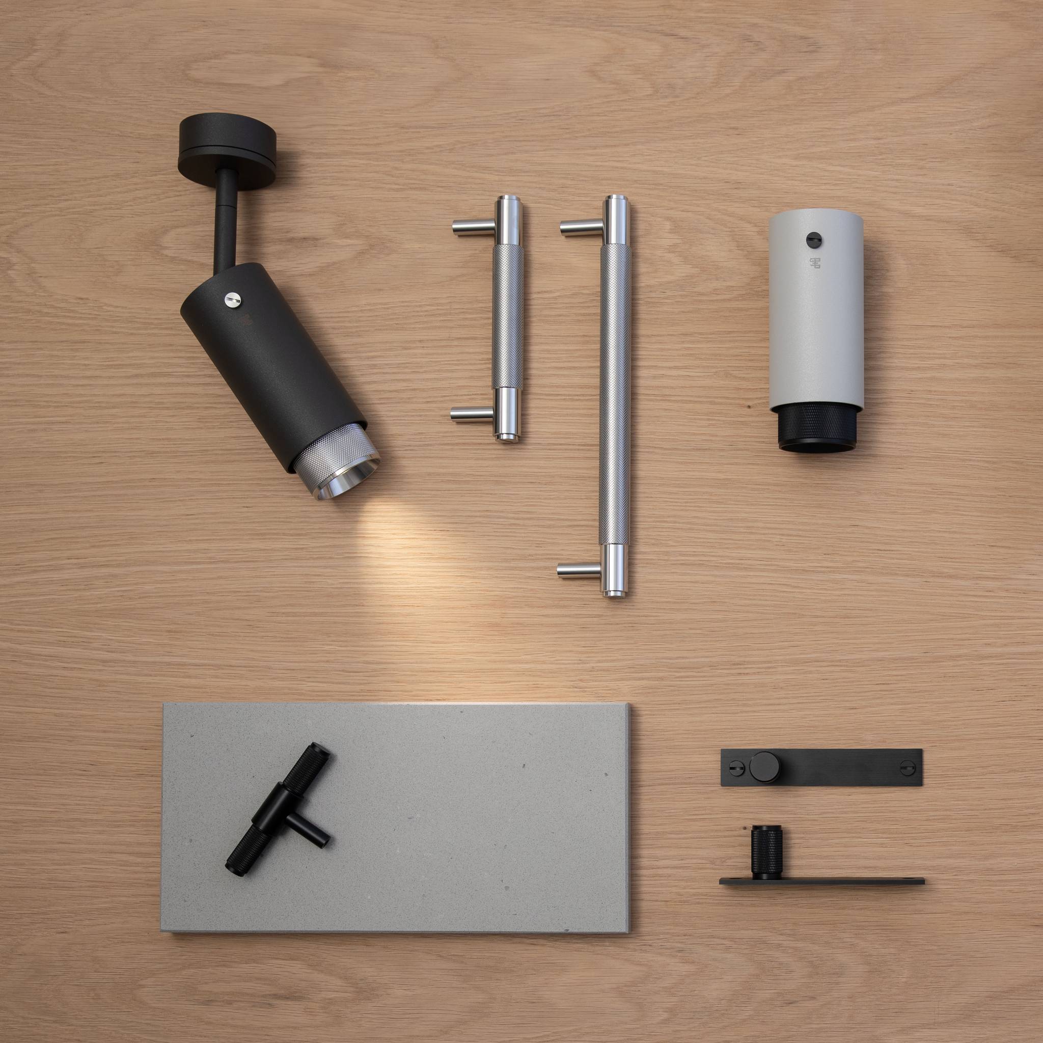 EXHAUST SPOT / CROSS / GRAPHITE