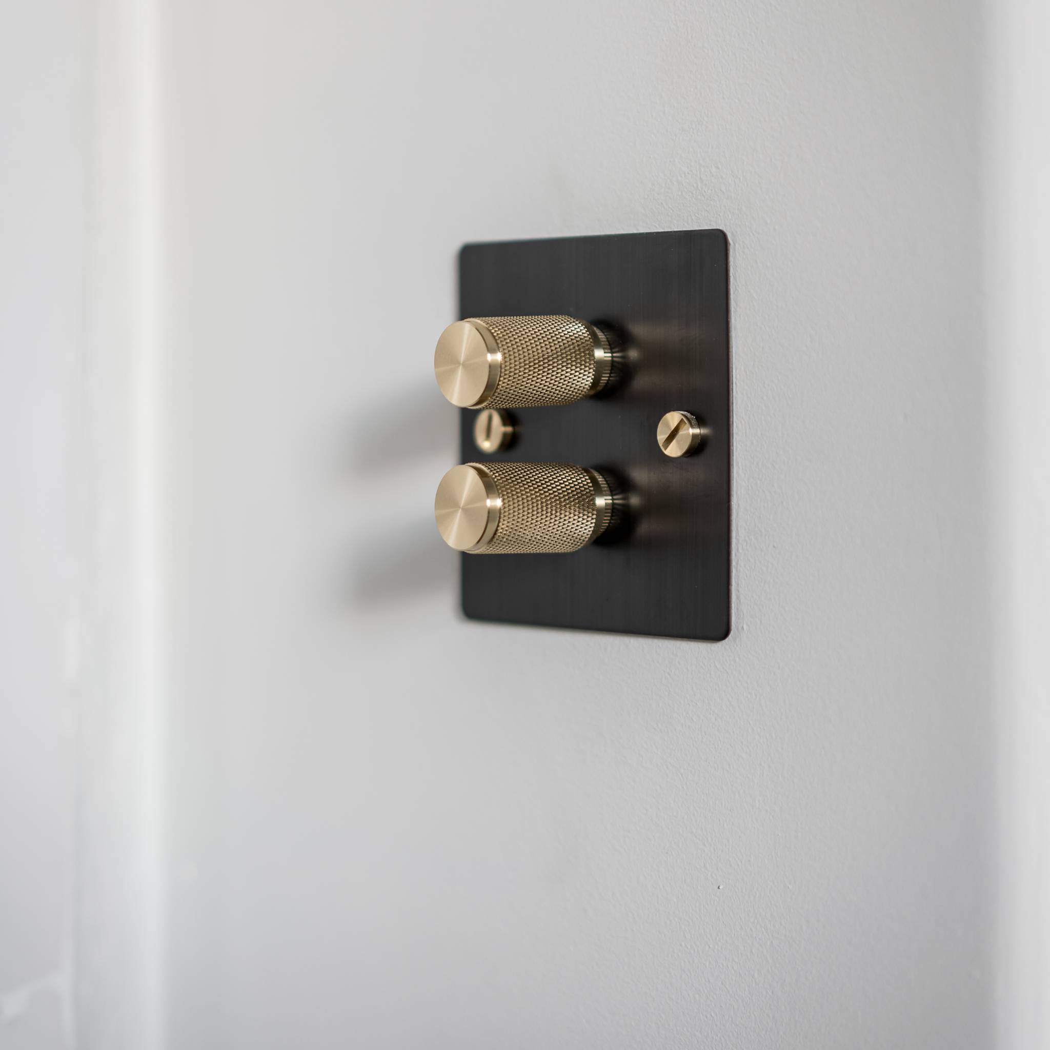 2G DIMMER / 120W / CROSS / SMOKED BRONZE