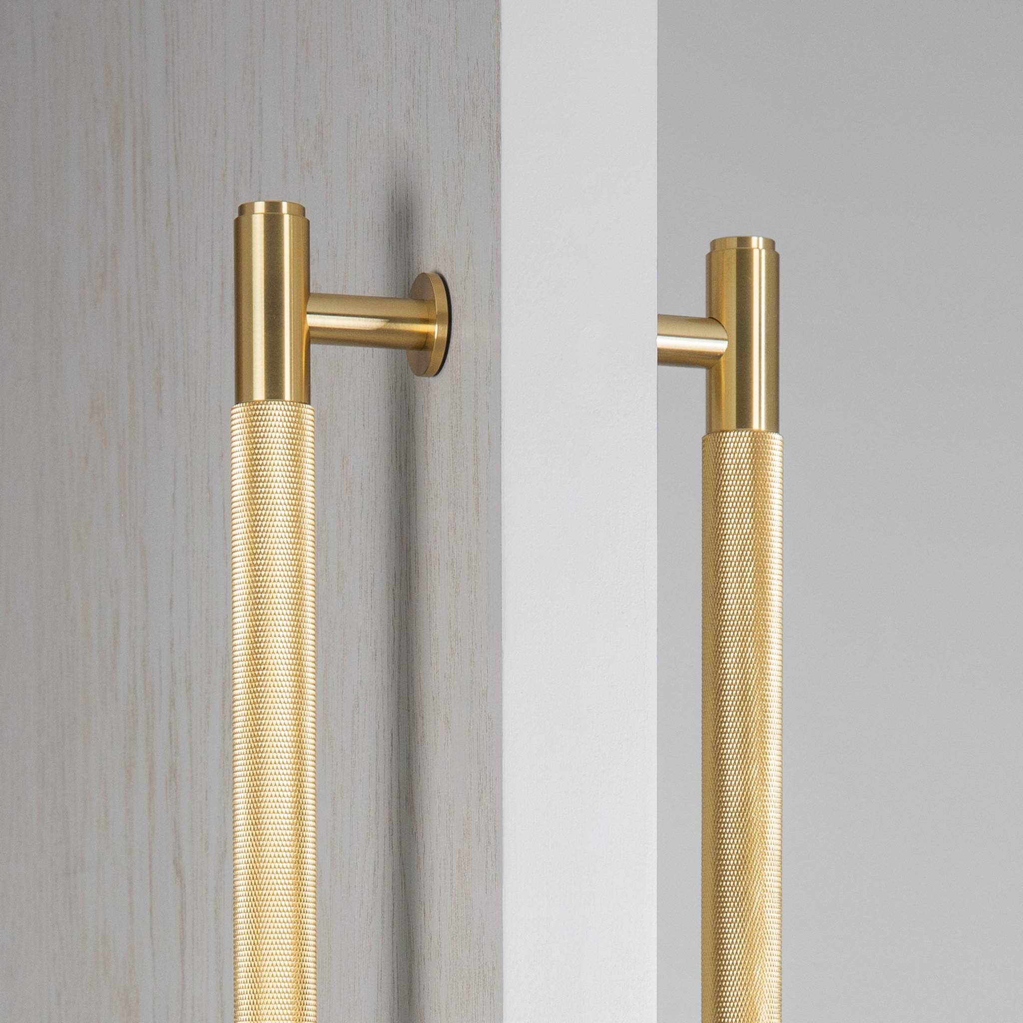 CLOSET BAR / DOUBLE-SIDED / CROSS