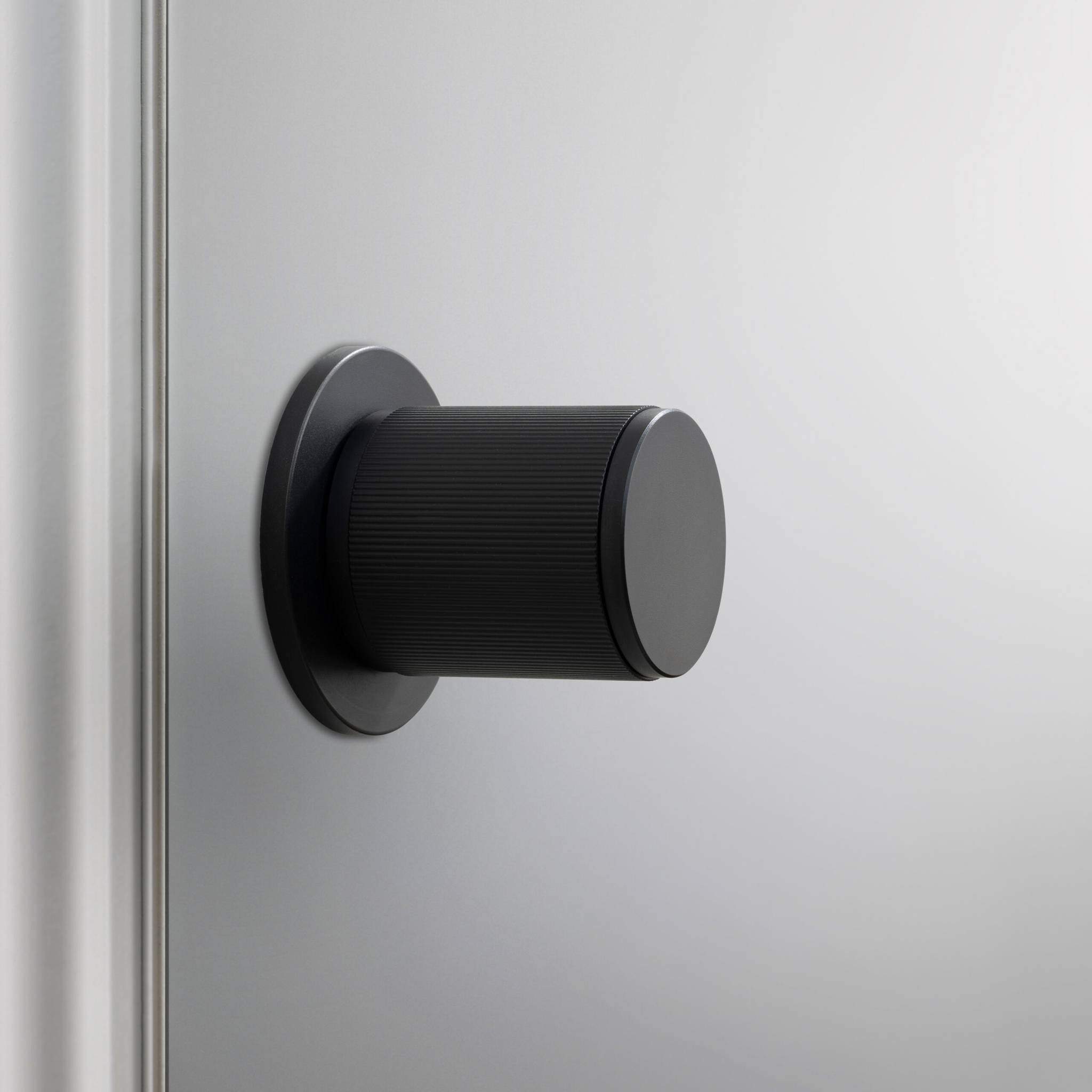 DOOR KNOB / FIXED / DOUBLE-SIDED / LINEAR