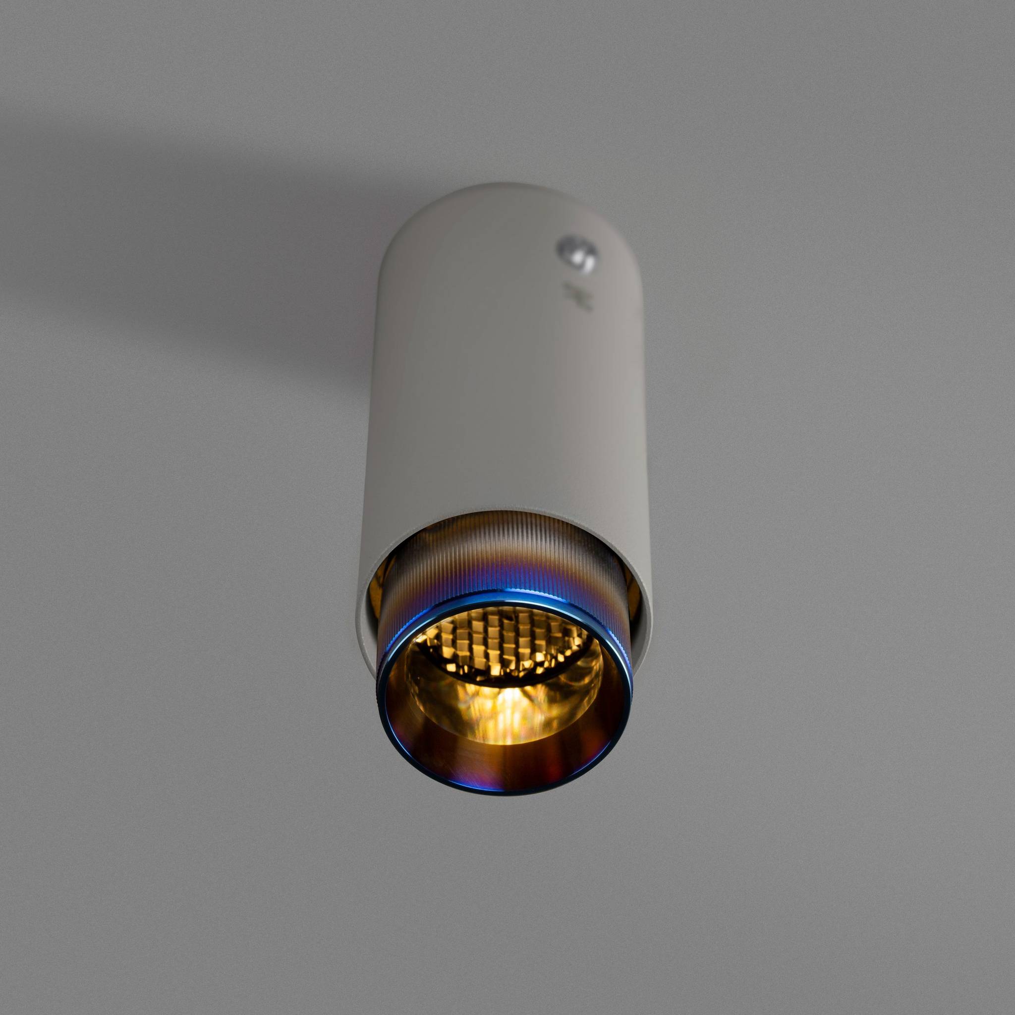 EXHAUST SURFACE / LINEAR  / STONE