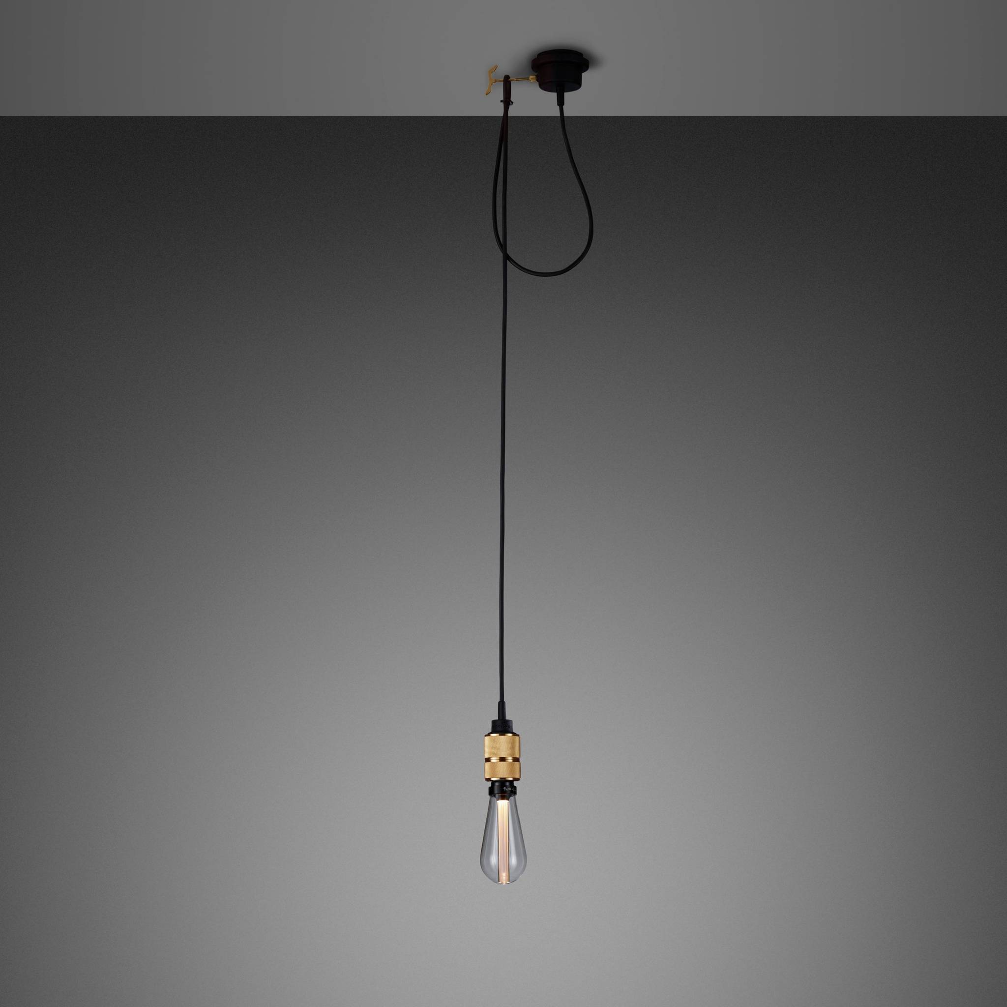 HOOKED 1.0 / NUDE / CROSS