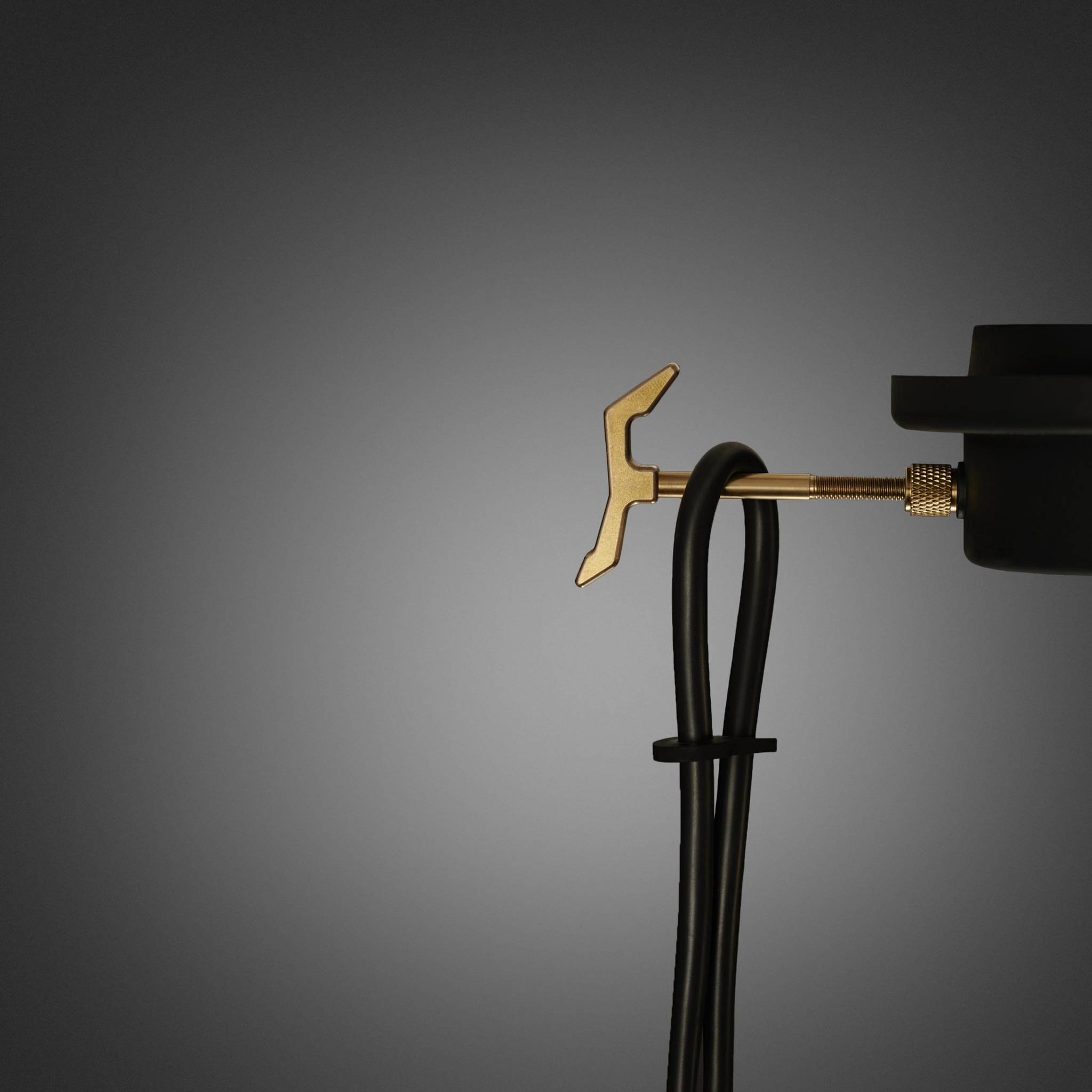 HOOKED 3.0 / NUDE / CROSS
