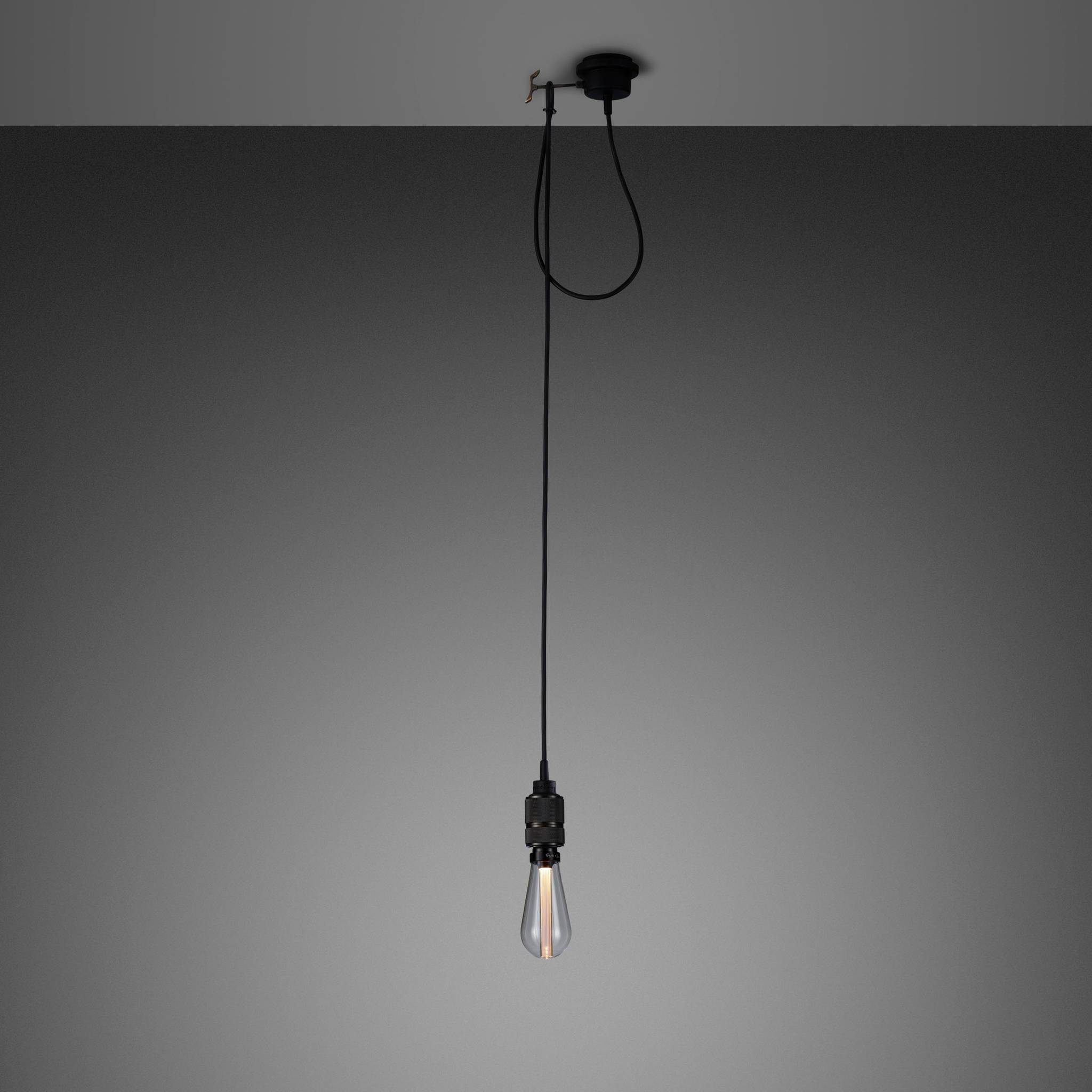 HOOKED 1.0 / NUDE / CROSS