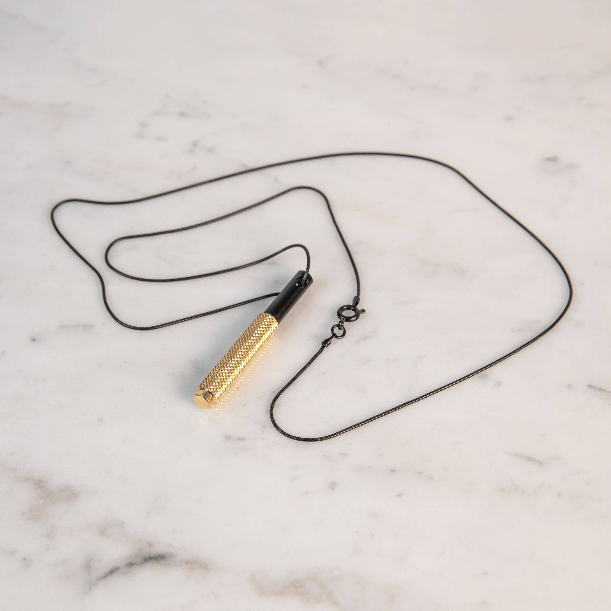 NECKLACE / VERTICAL