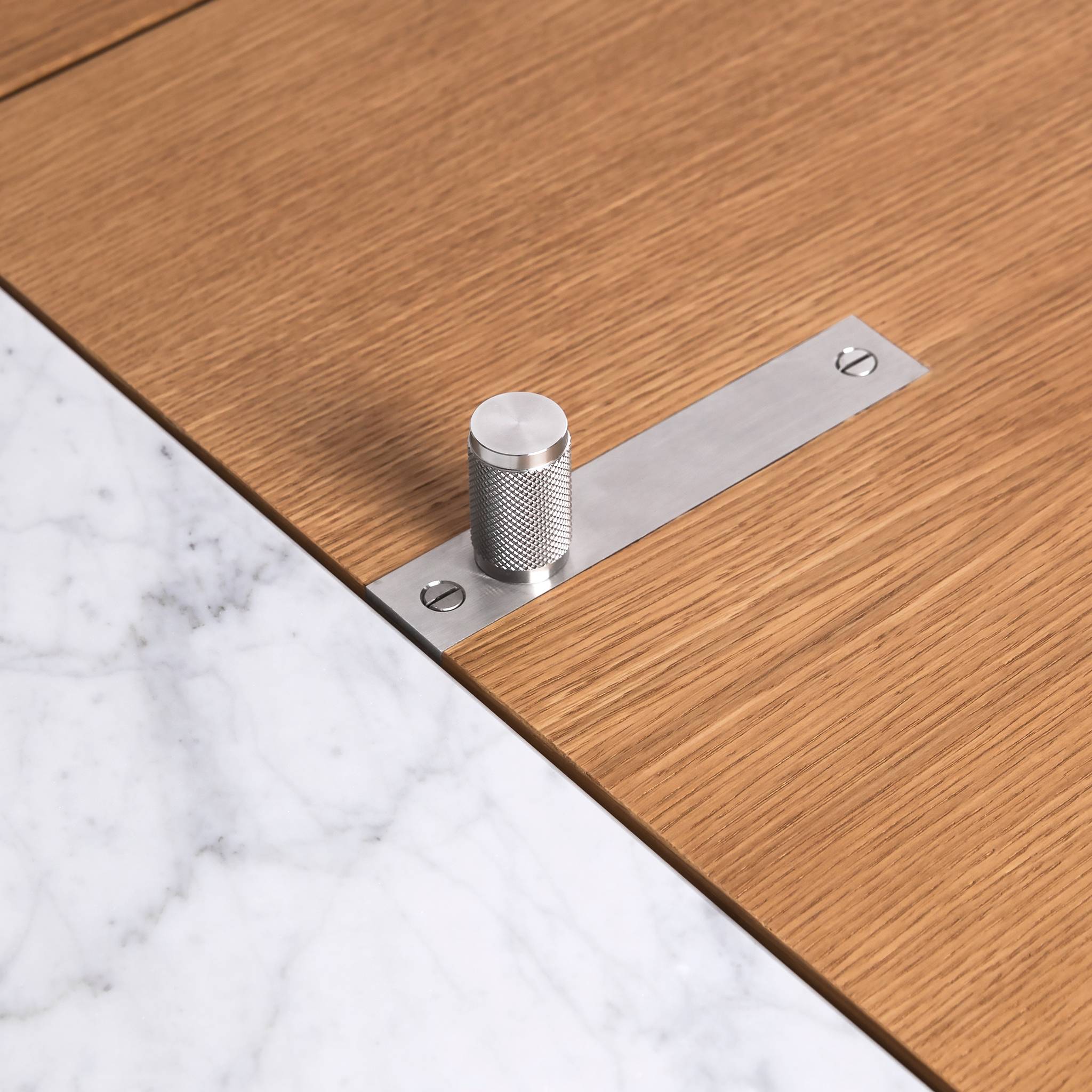 THE POPSTAR BAR / UK