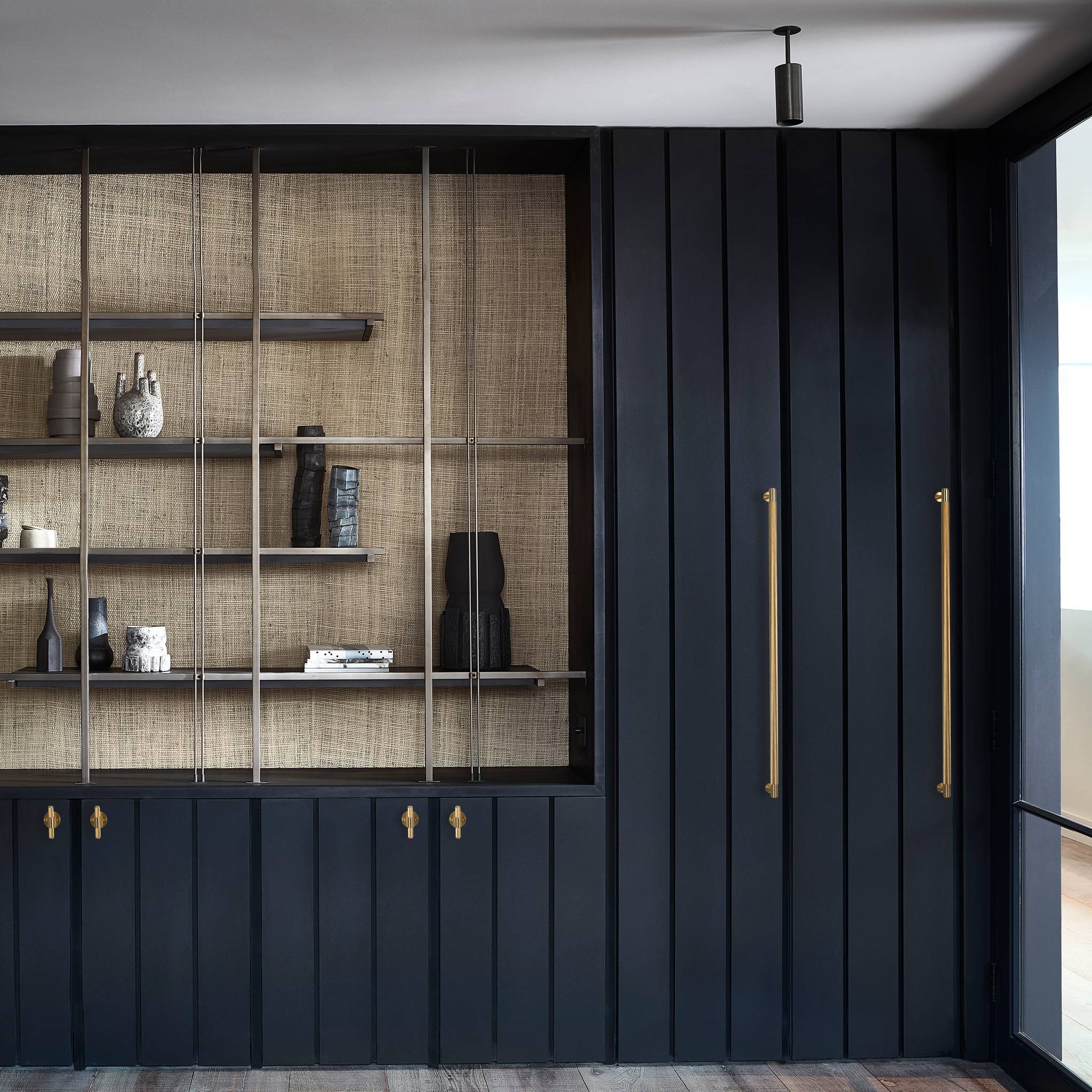 CLOSET BAR / CROSS