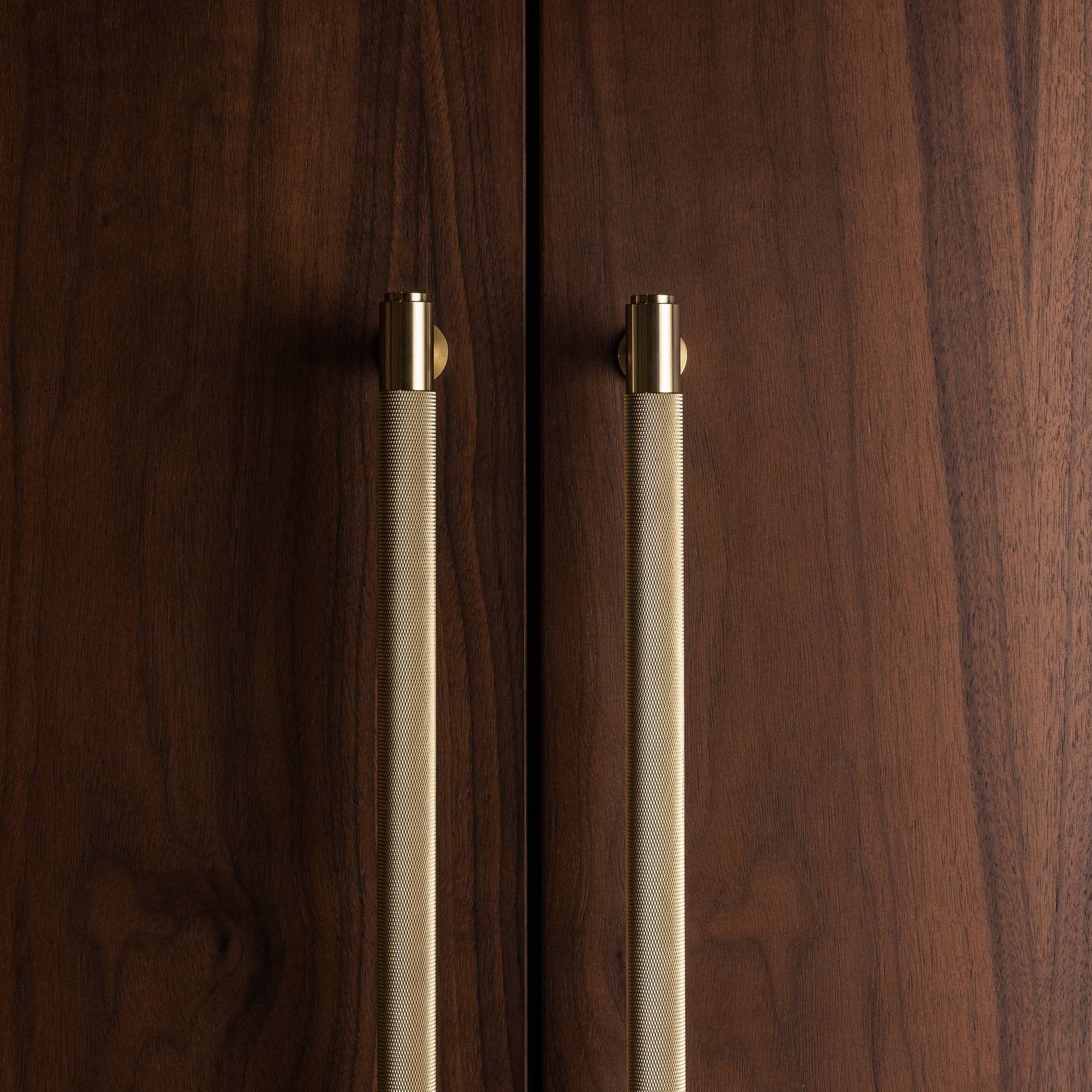CLOSET BAR / CROSS
