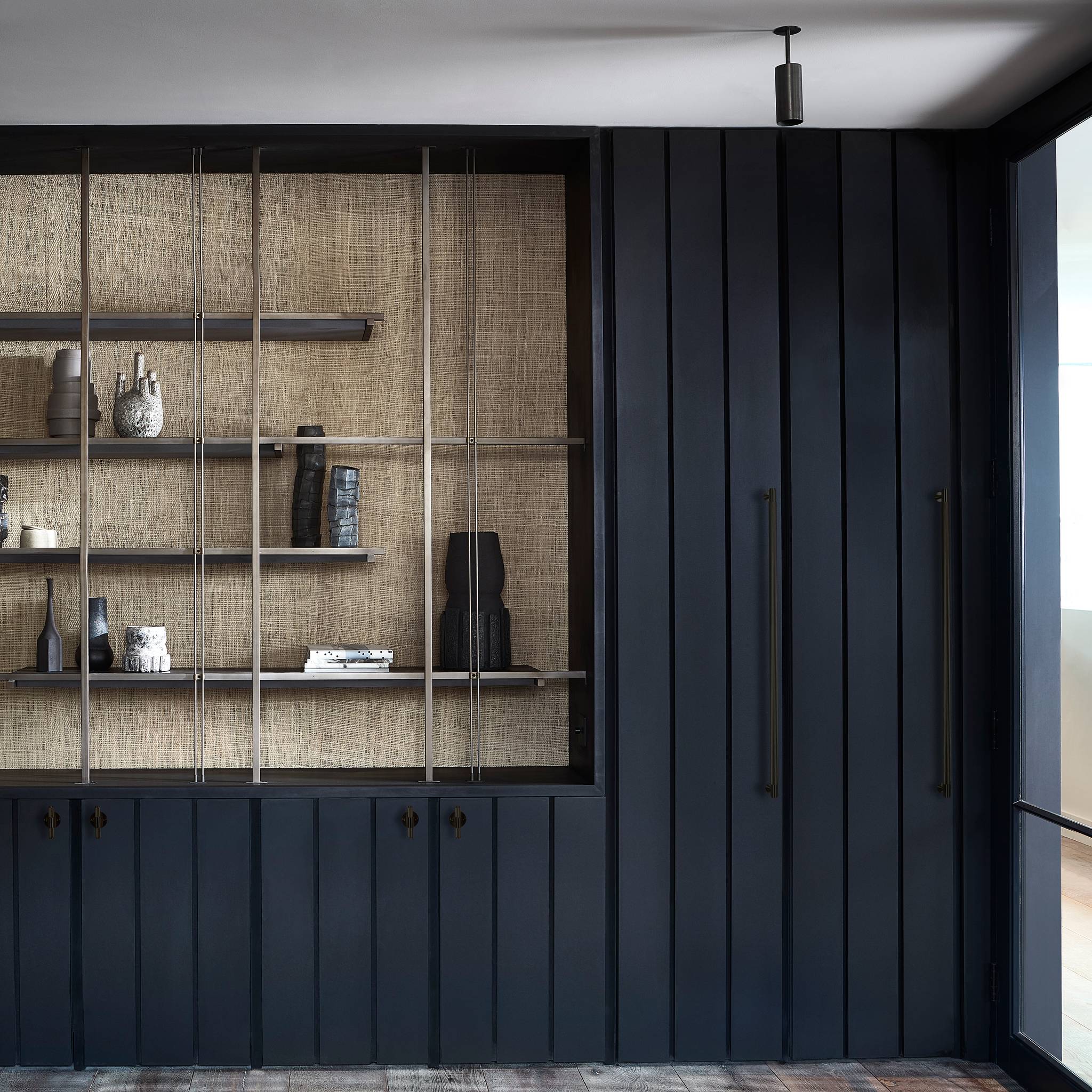 CLOSET BAR / CROSS