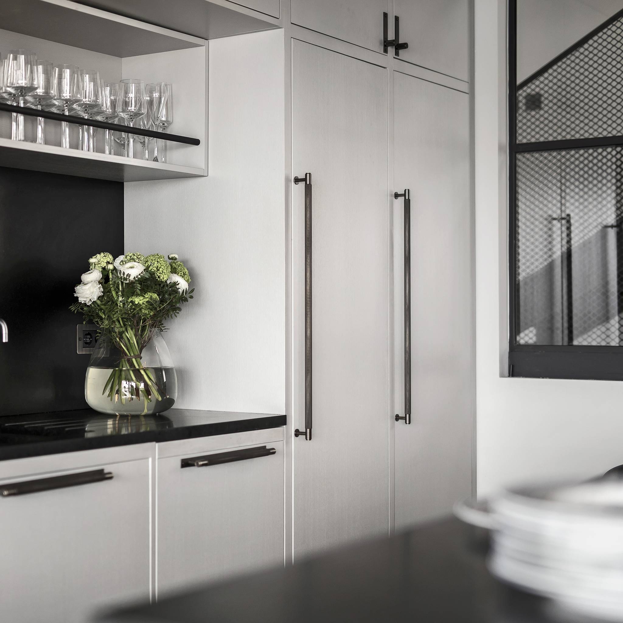 CLOSET BAR / CROSS