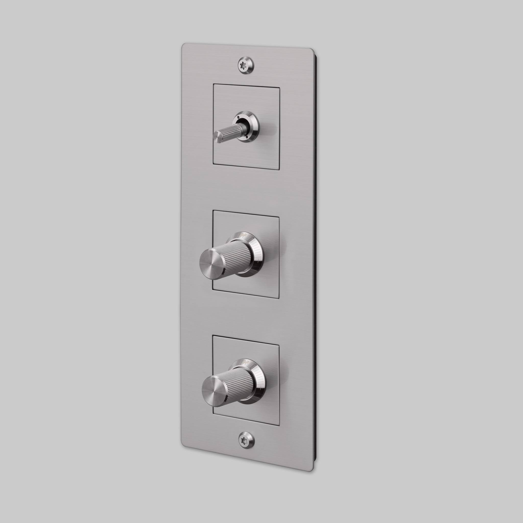3G WALL PLATE / VERTICAL / WITH INFILLS / WITHOUT LOGO