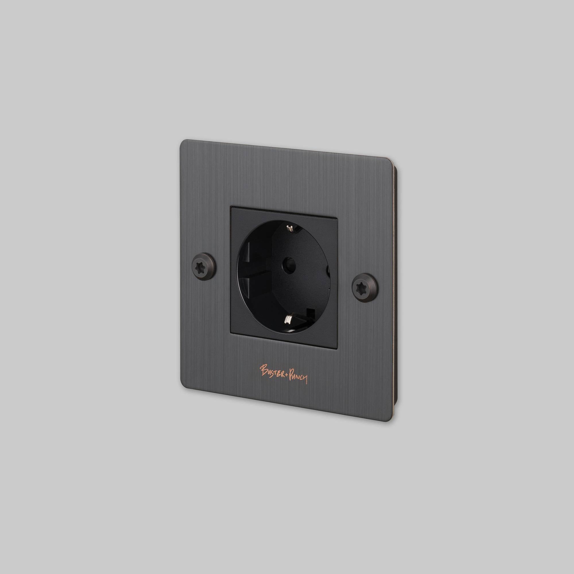 1G SOCKET / SCHUKO TYPE F / LINEAR / WITH LOGO