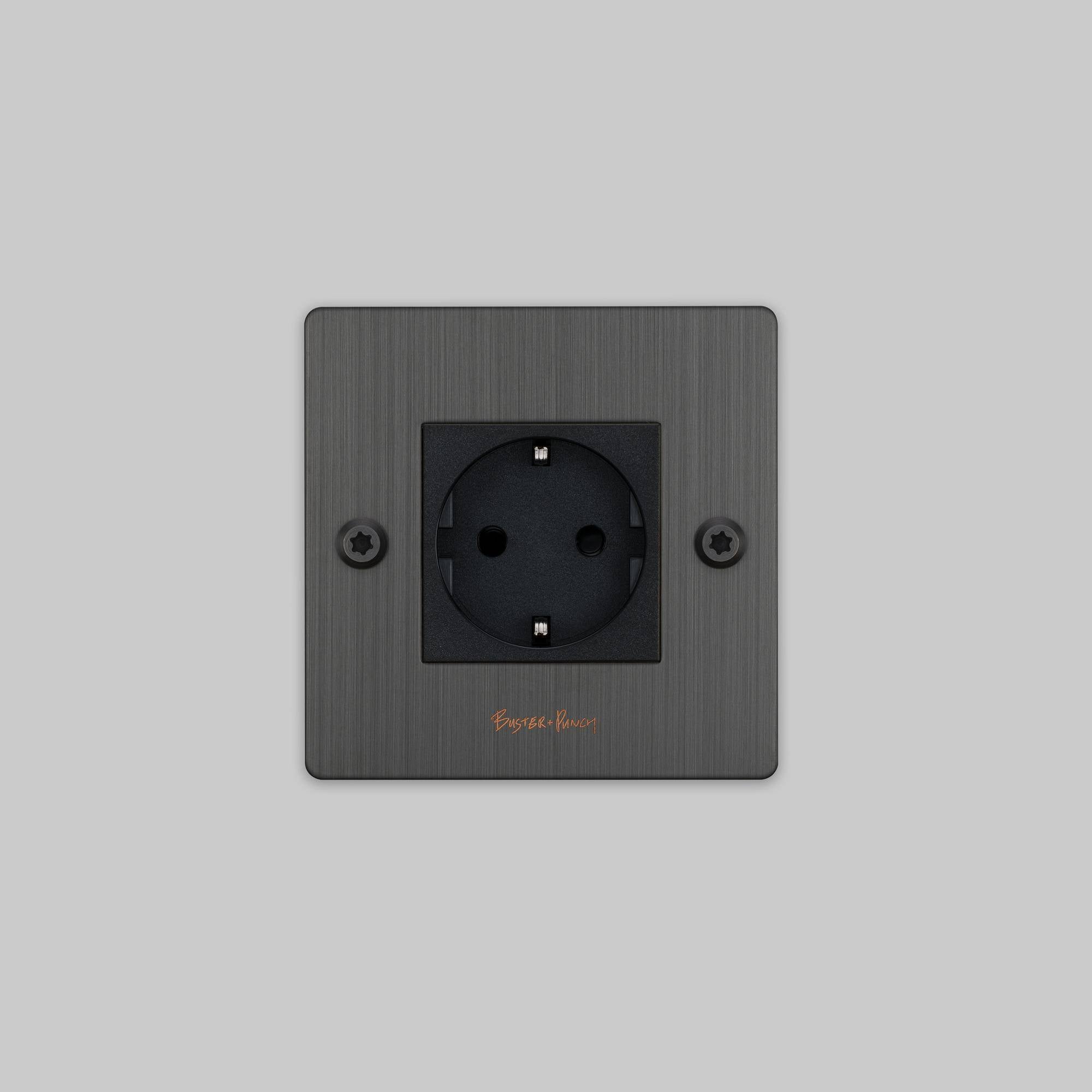 1G SOCKET / SCHUKO TYPE F / LINEAR / WITH LOGO