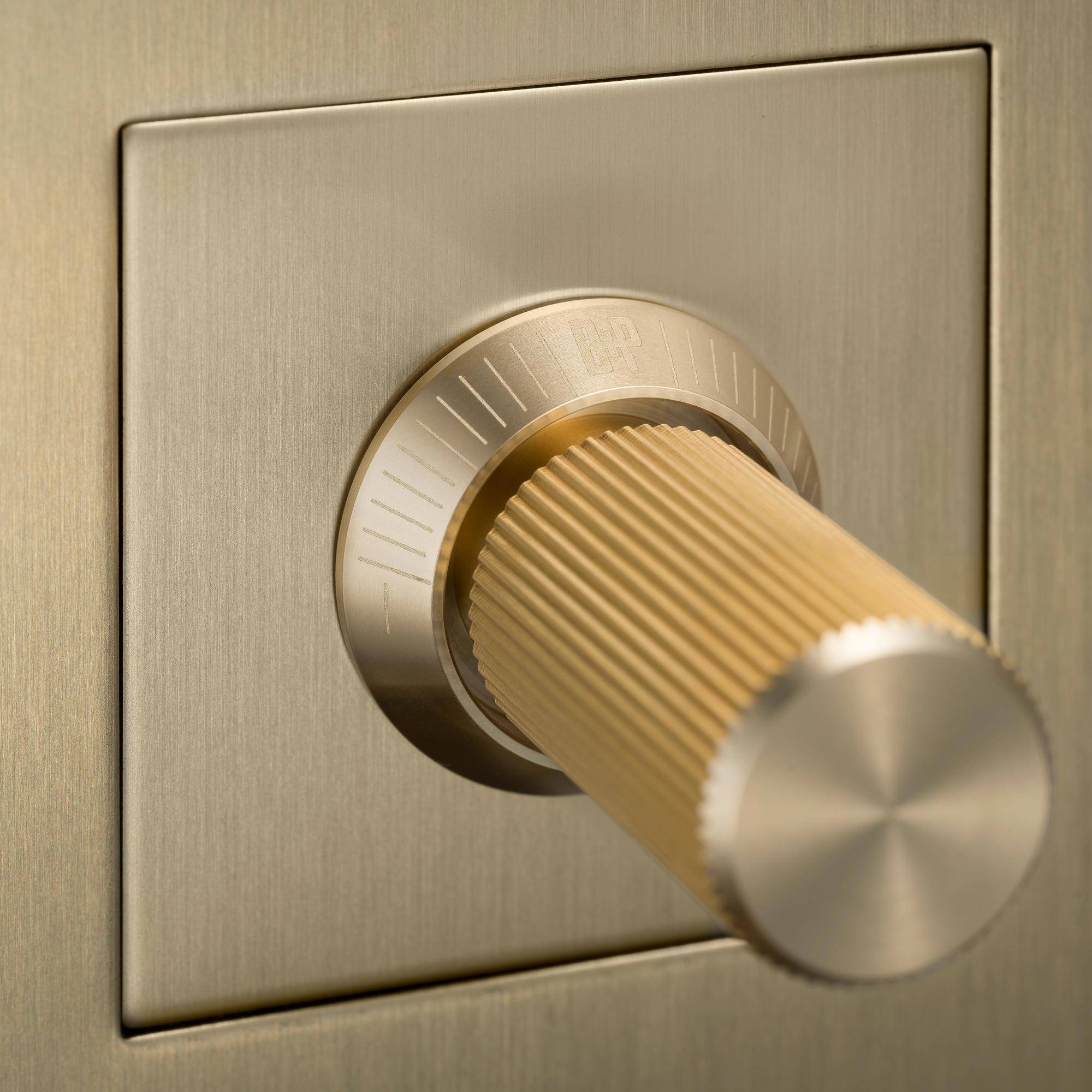 1G DIMMER / 120W 2-WAY / LINEAR / WITH LOGO