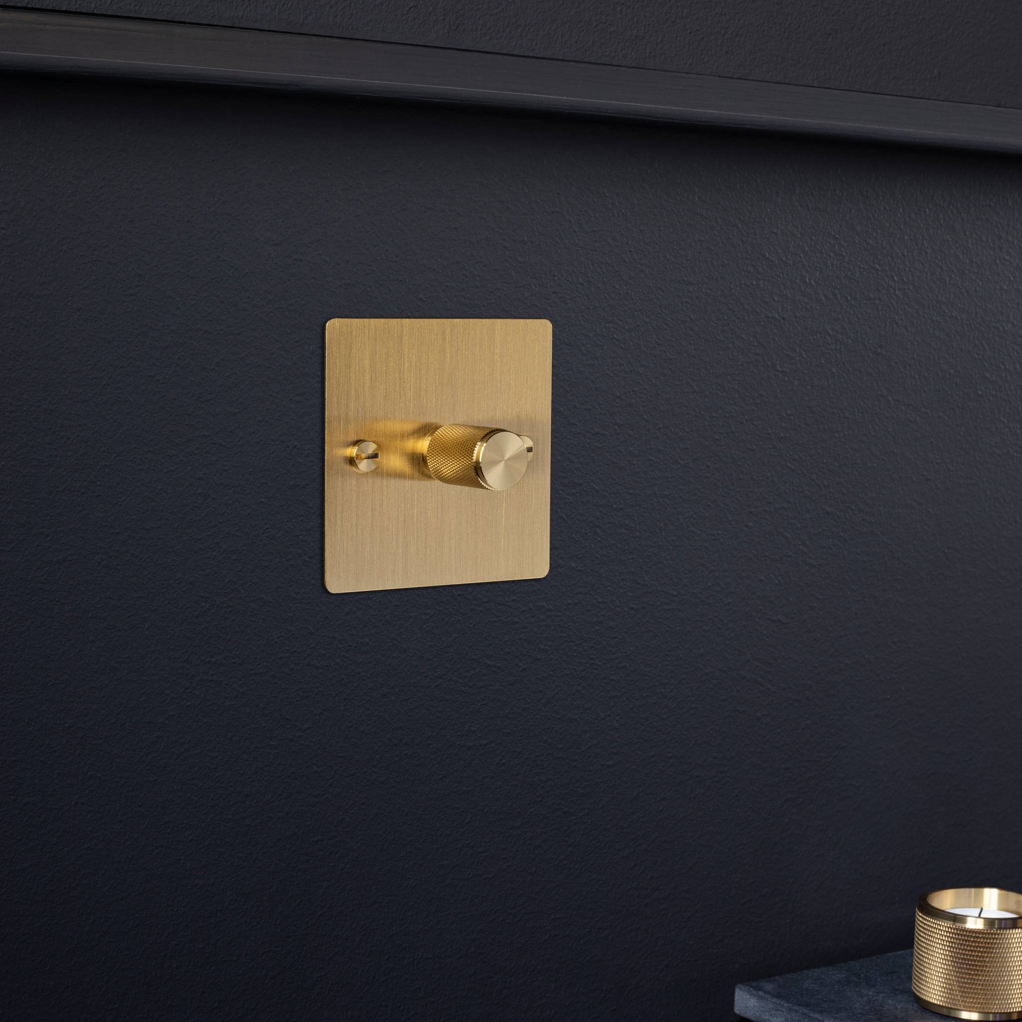 1G DIMMER / 120W / CROSS / BRASS