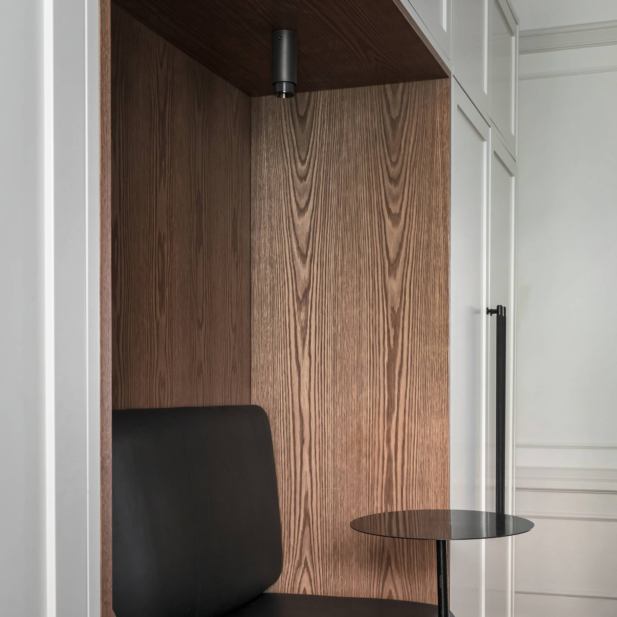 CLOSET BAR / CROSS