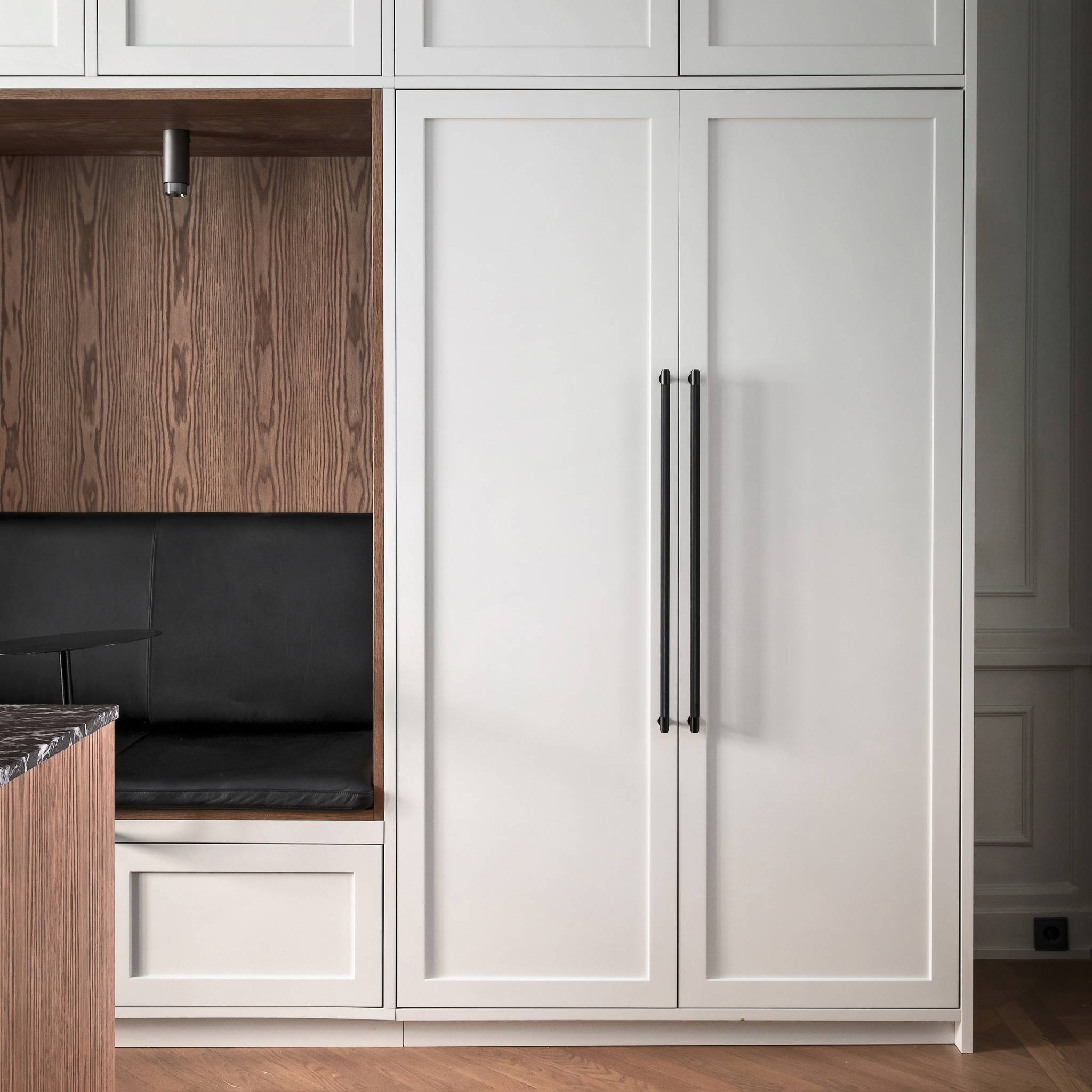 CLOSET BAR / CROSS