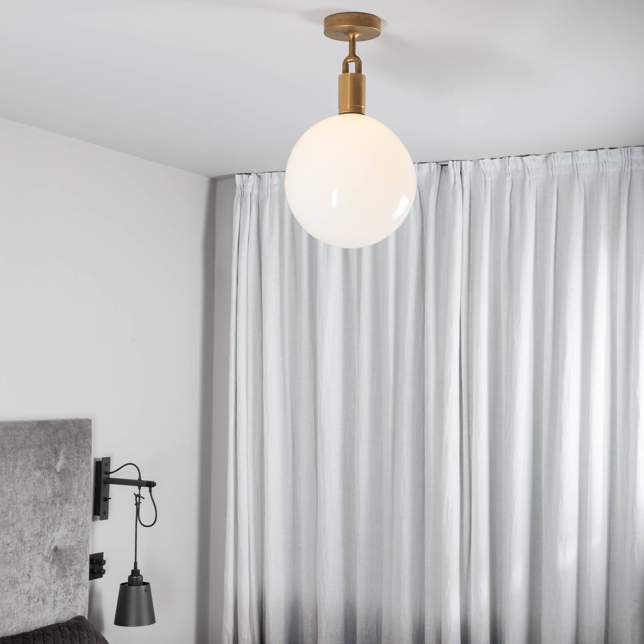 FORKED CEILING / LINEAR / GLOBE / OPAL / LARGE