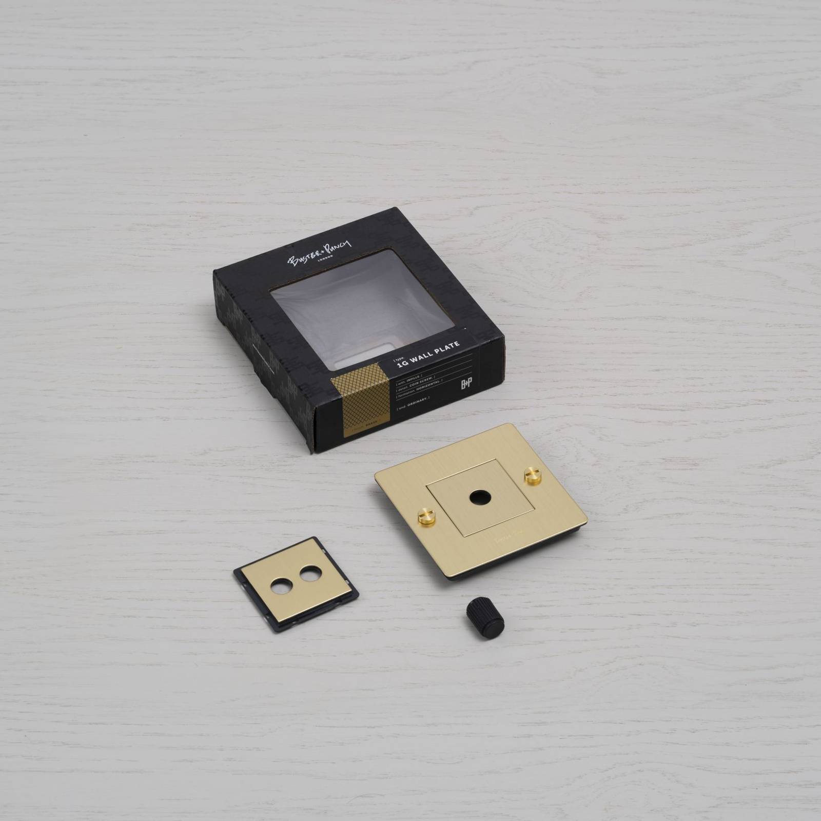 1G WALL PLATE / HORIZONTAL / WITH INFILLS / WITH LOGO