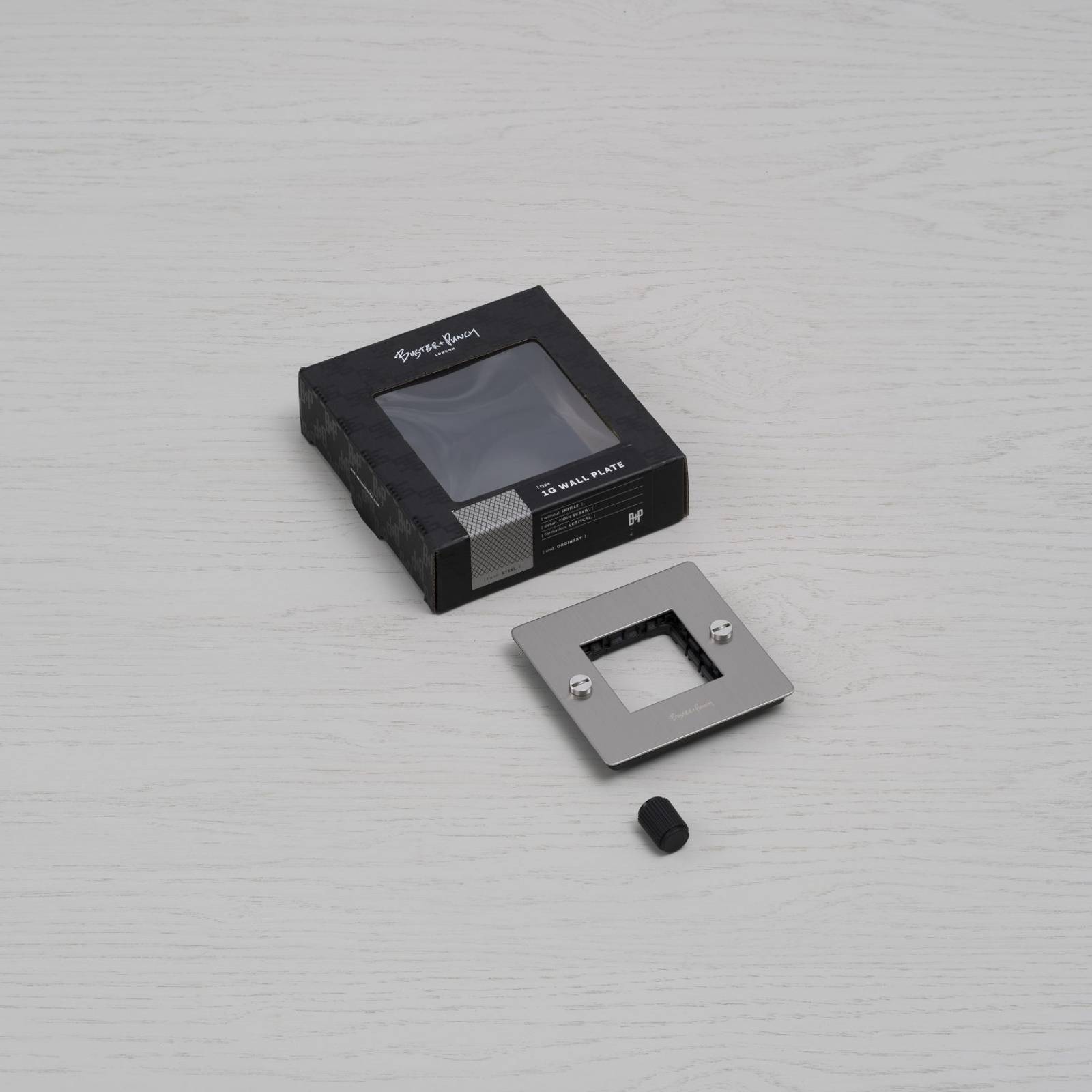 1G WALL PLATE / HORIZONTAL / NO INFILLS / WITH LOGO