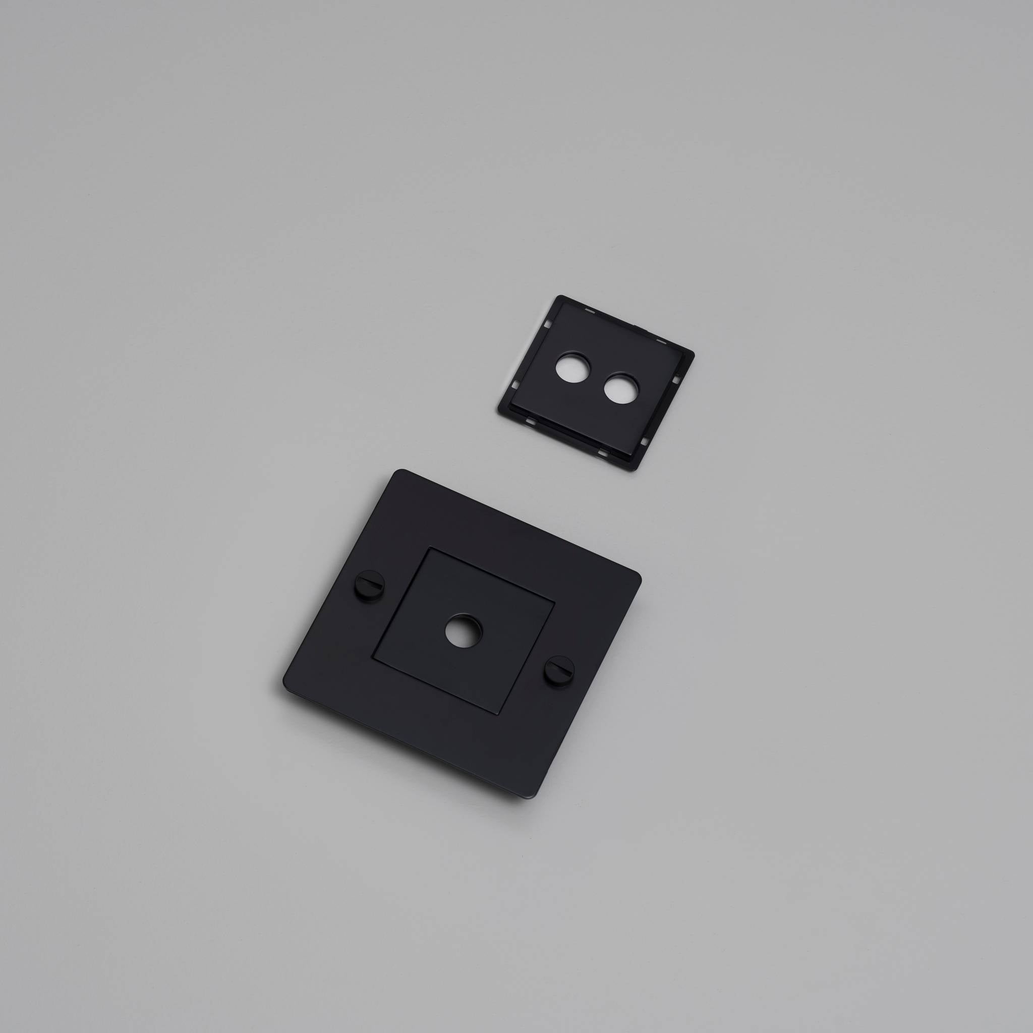 1G WALL PLATE / HORIZONTAL / WITH INFILLS / WITHOUT LOGO