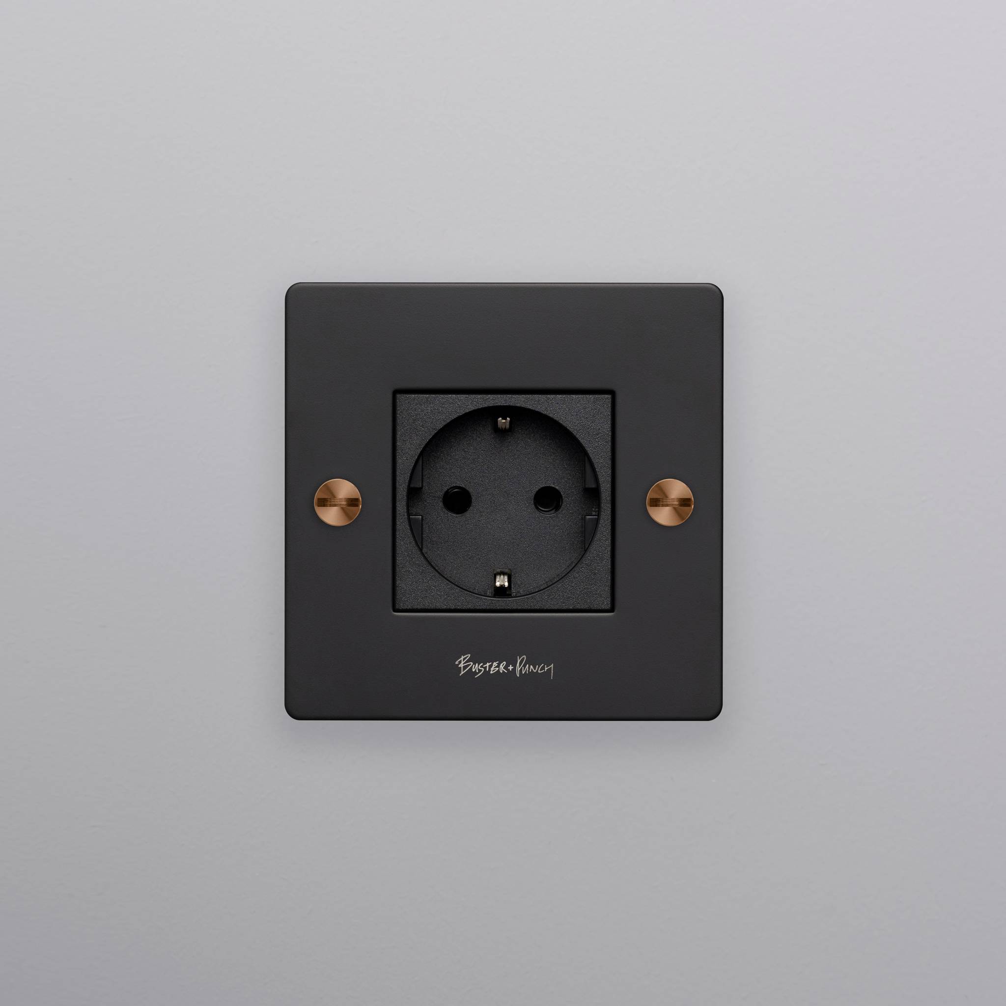 1G SOCKET / SCHUKO TYPE F / CROSS / WITH LOGO / BLACK / WARM SUNSET