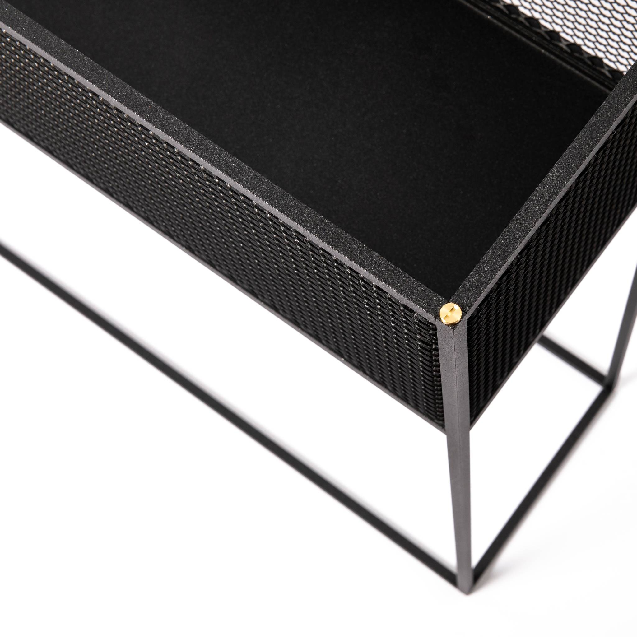 MESHED / PLANTER