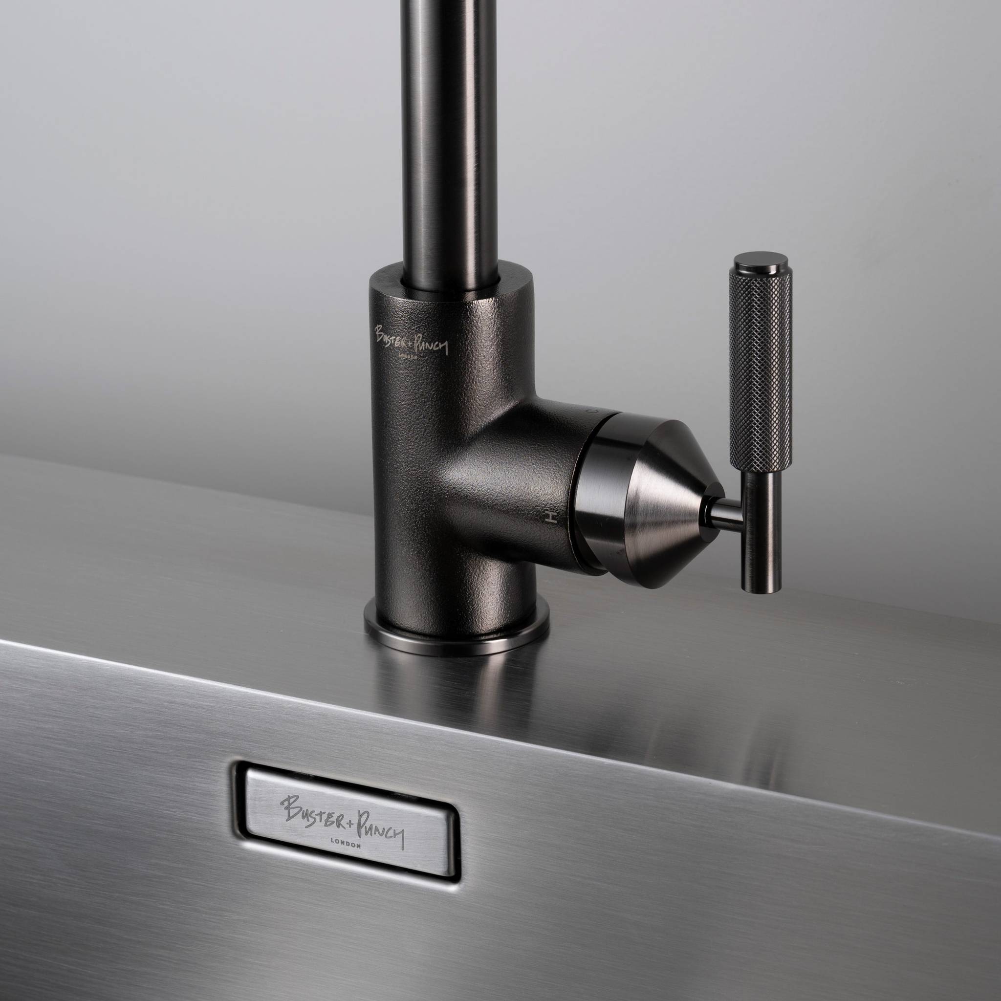 KITCHEN FAUCET / PULL-OUT MIXER  / CROSS