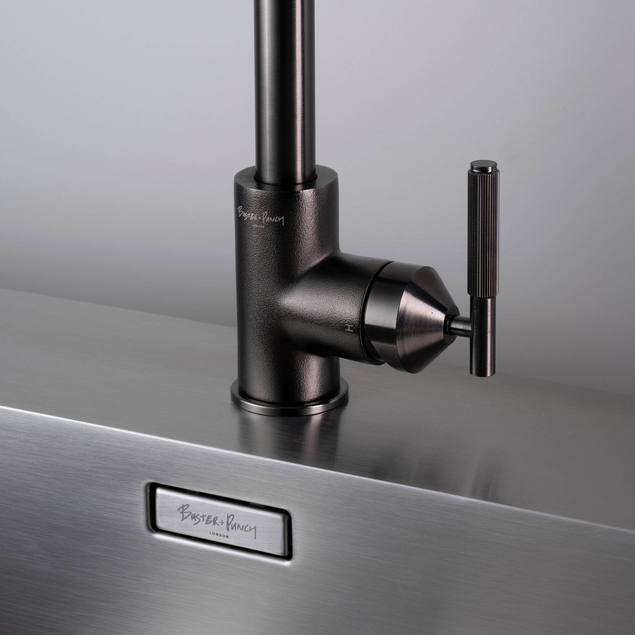 KITCHEN FAUCET / PULL-OUT MIXER / LINEAR