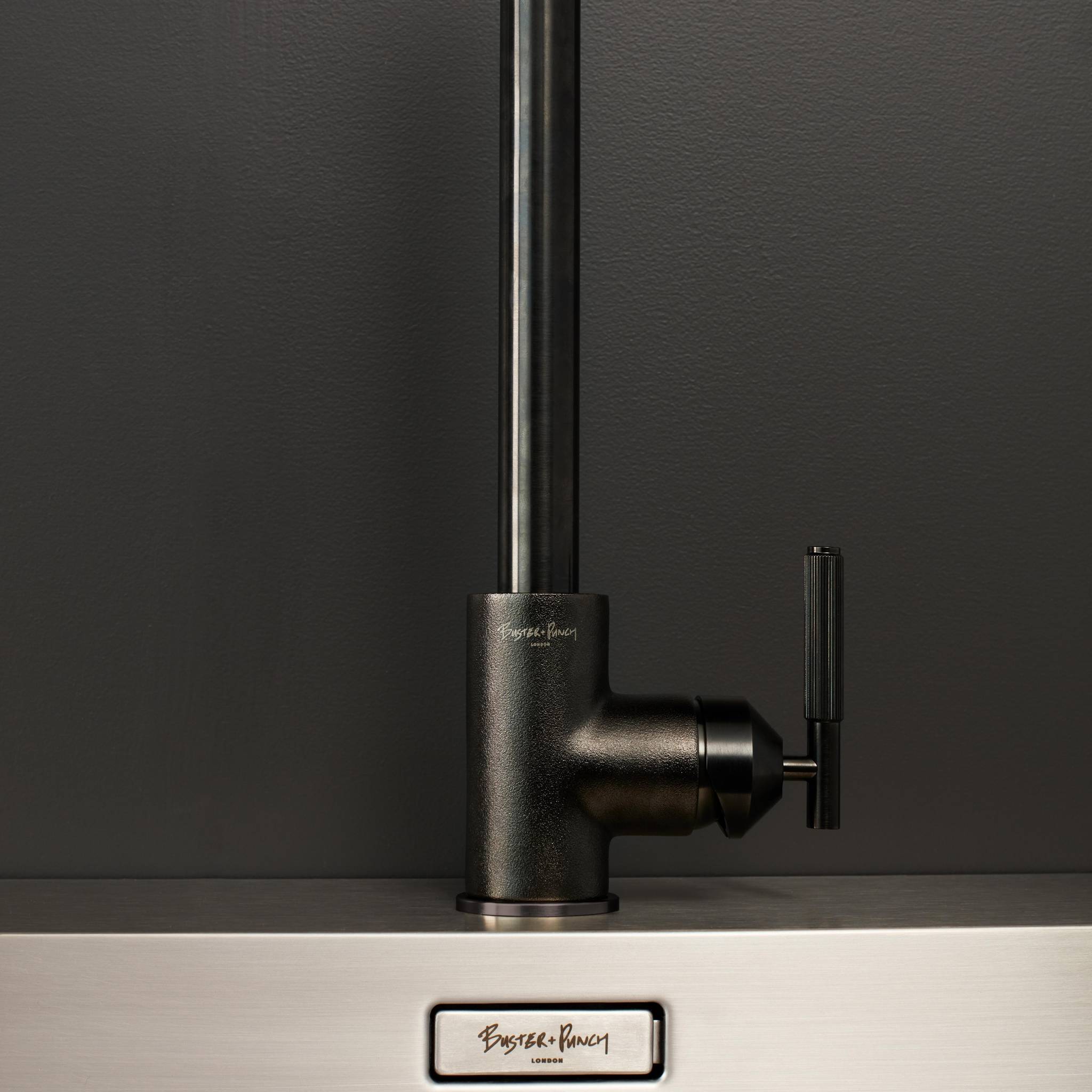 UK KITCHEN TAP / PULL-OUT MIXER / LINEAR