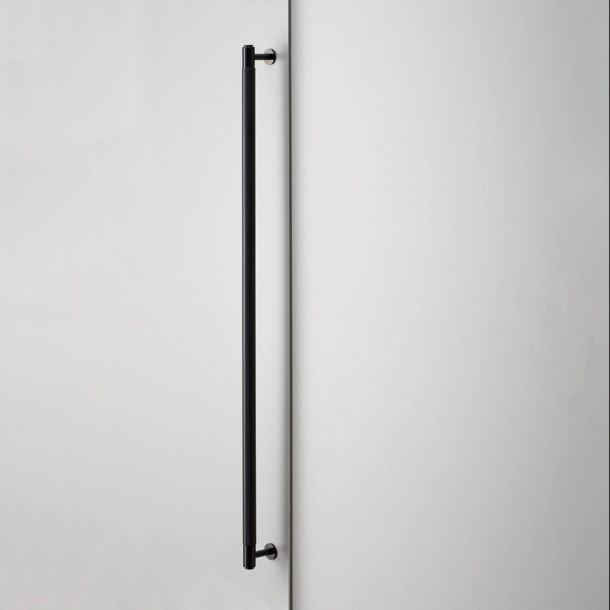 CLOSET BAR / CROSS