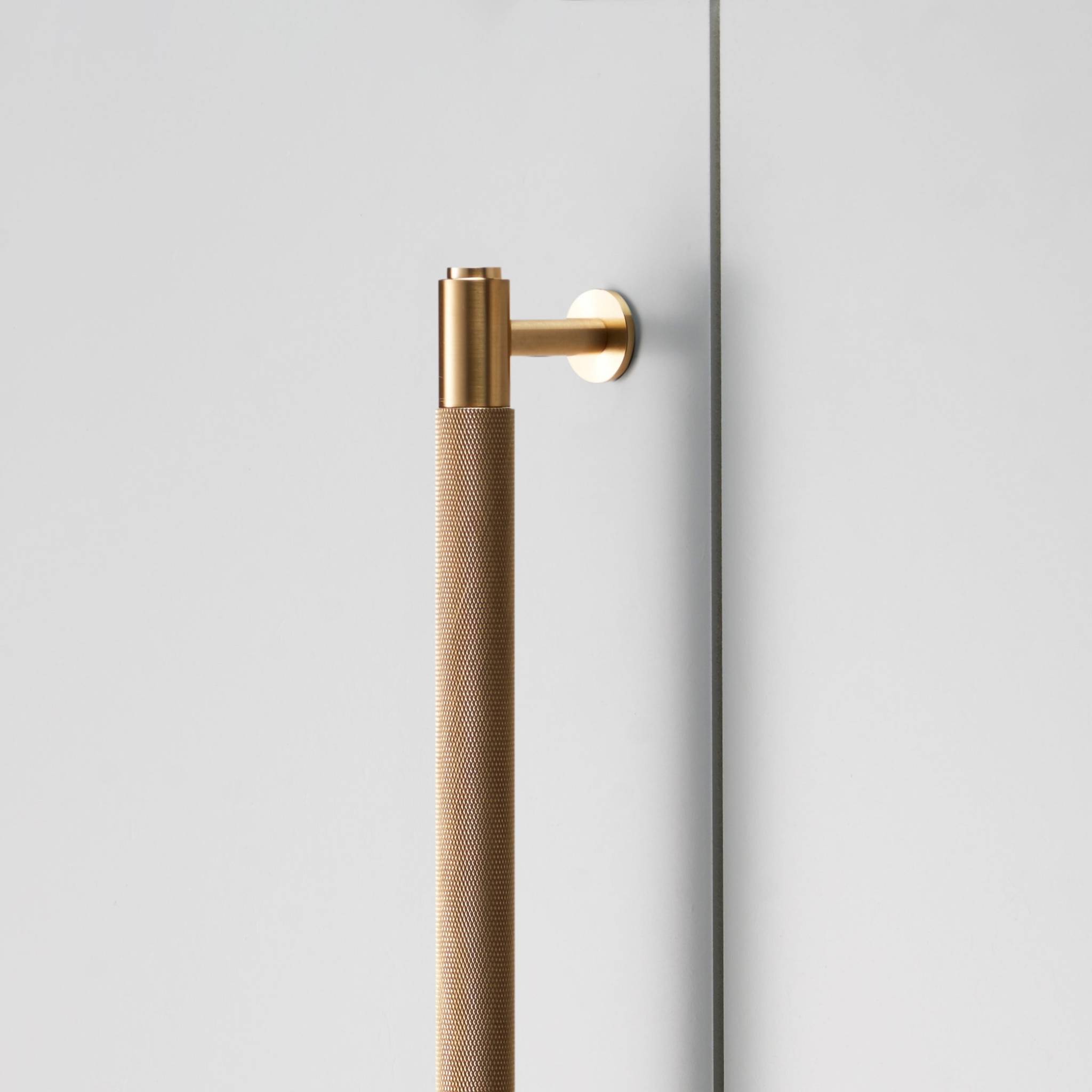 CLOSET BAR / CROSS