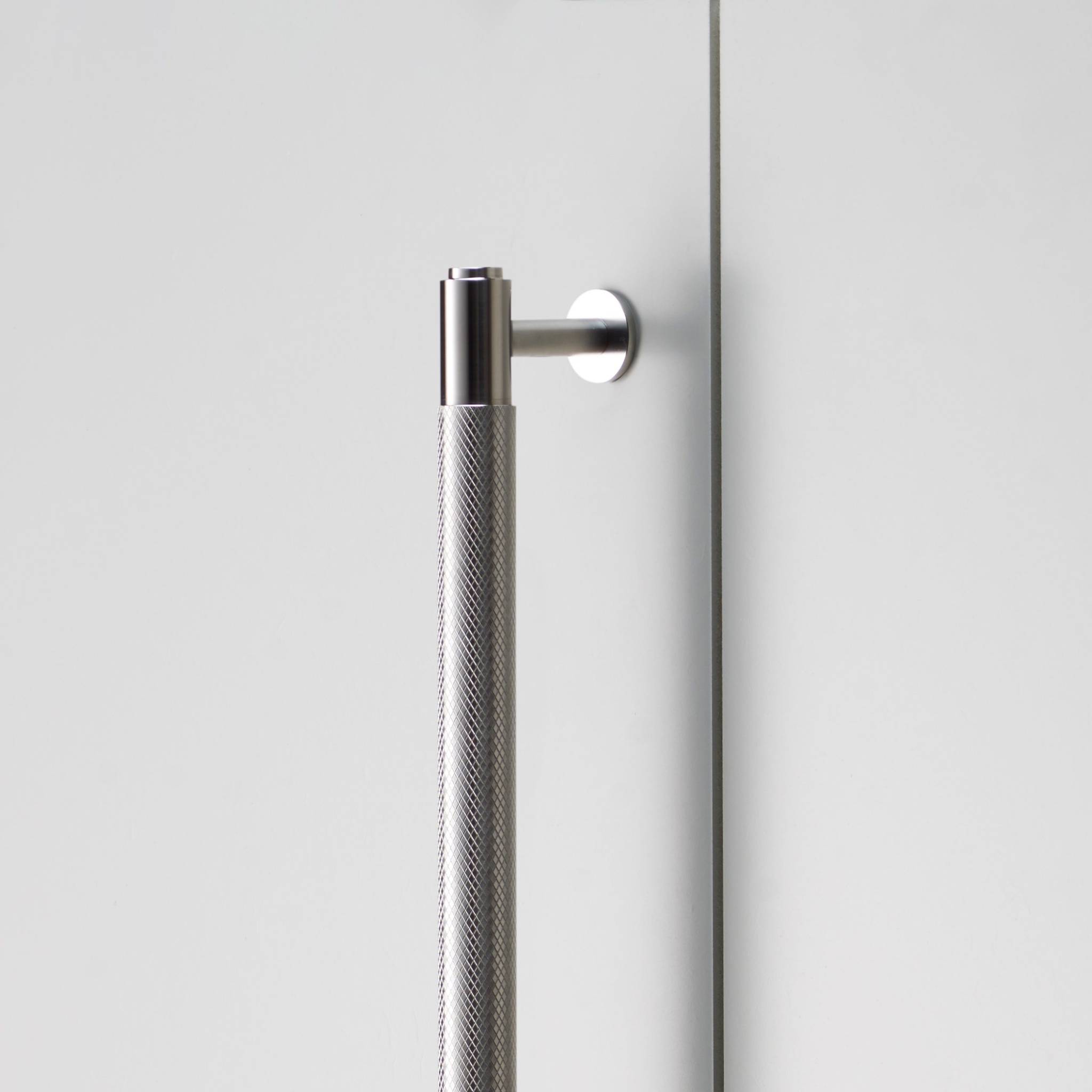 CLOSET BAR / CROSS