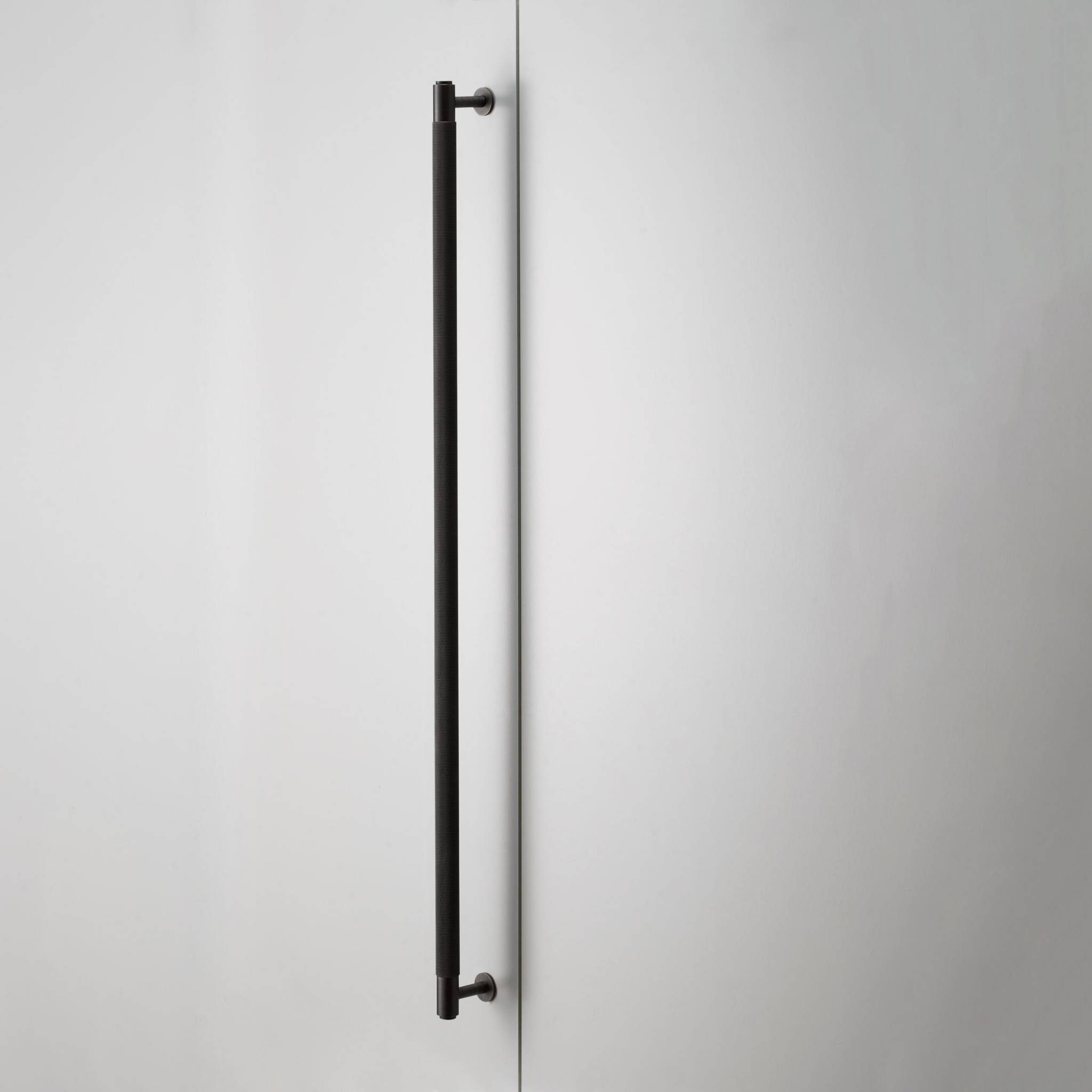 CLOSET BAR / CROSS